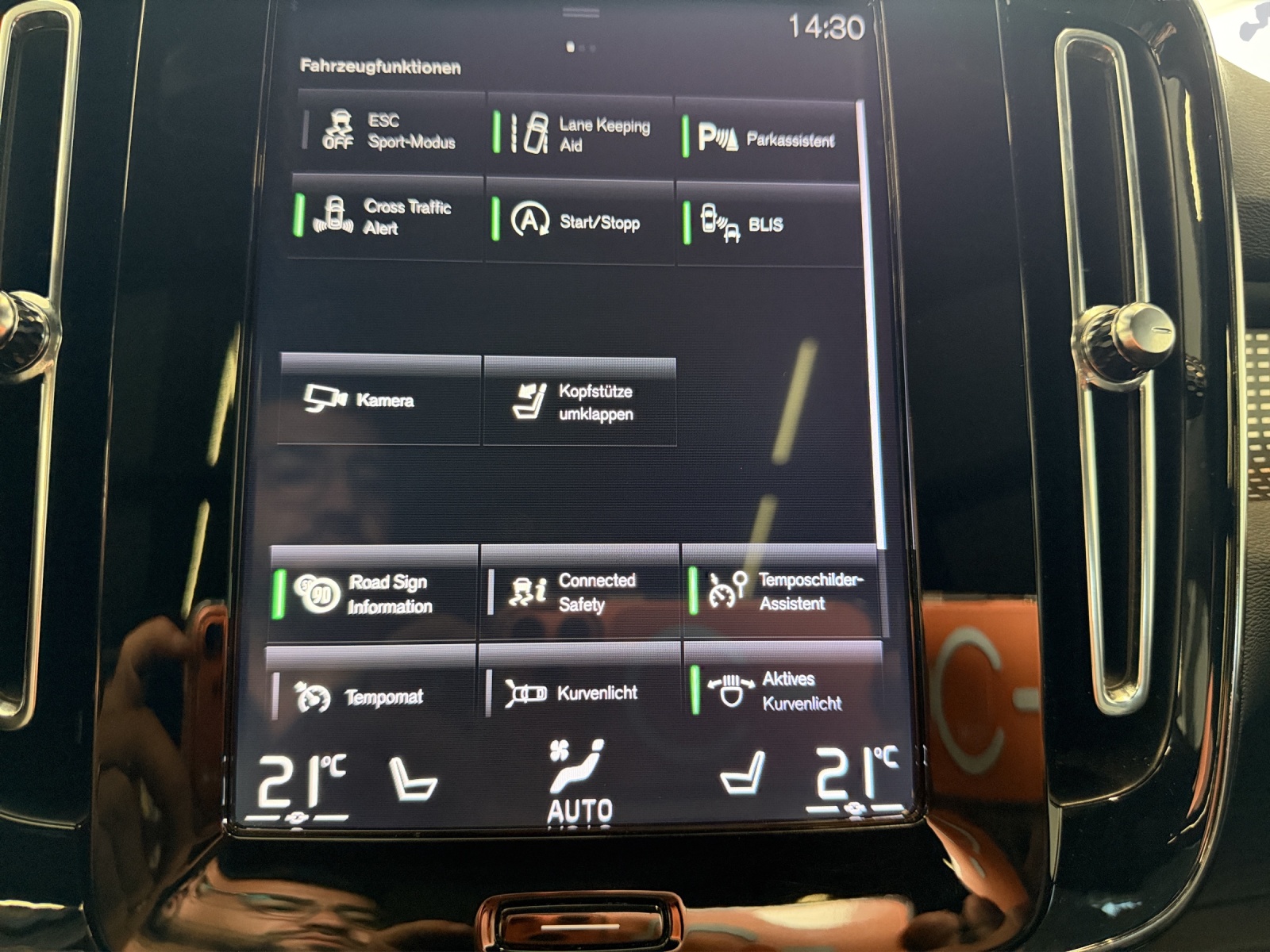 VOLVO XC40 D4 AWD R-Design Geartronic-image-31