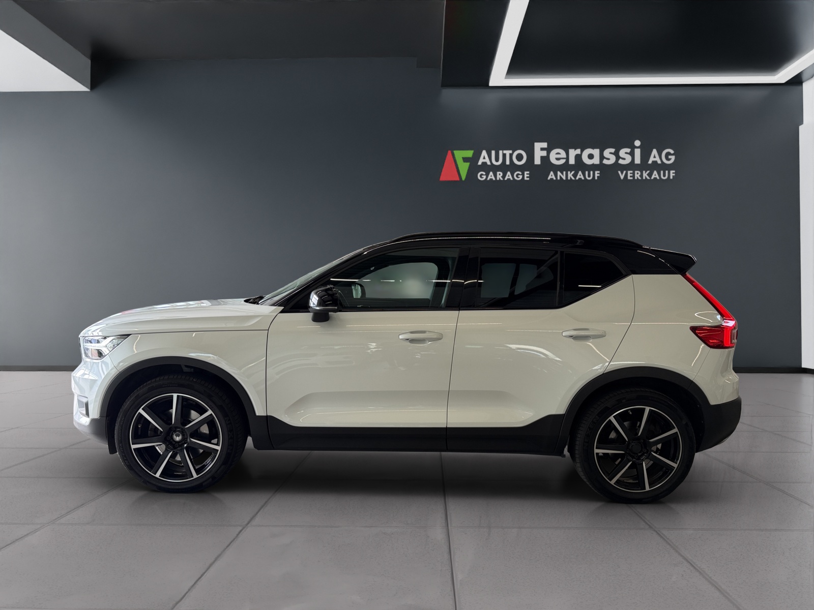 VOLVO XC40 D4 AWD R-Design Geartronic-image-1