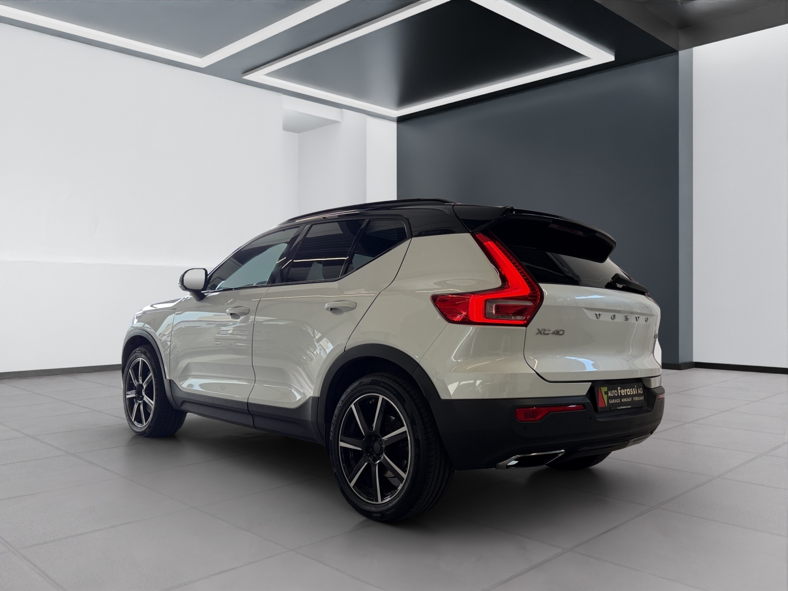 VOLVO XC40 D4 AWD R-Design Geartronic-image-3