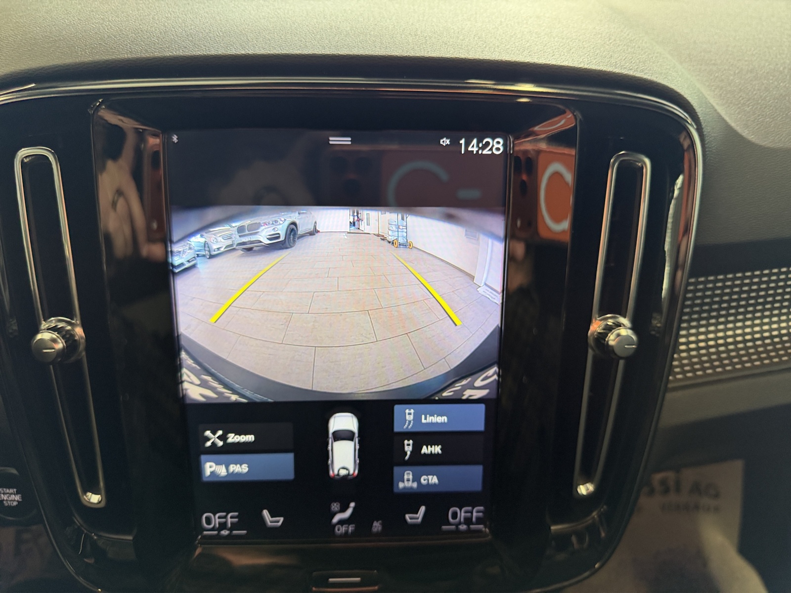 VOLVO XC40 D4 AWD R-Design Geartronic-image-20