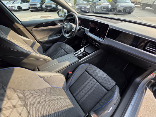 VW Passat 2.0 TDI R-Line 4M-image-8