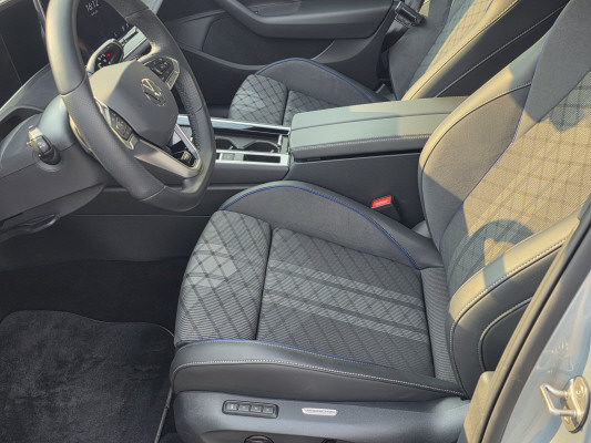 VW Passat 2.0 TDI R-Line 4M-image-10