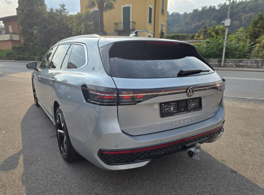 VW Passat 2.0 TDI R-Line 4M-image-2