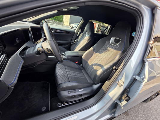 VW Passat 2.0 TDI R-Line 4M-image-13