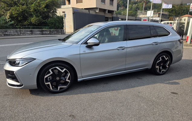 VW Passat 2.0 TDI R-Line 4M-image-4