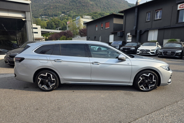 VW Passat 2.0 TDI R-Line 4M-image-1