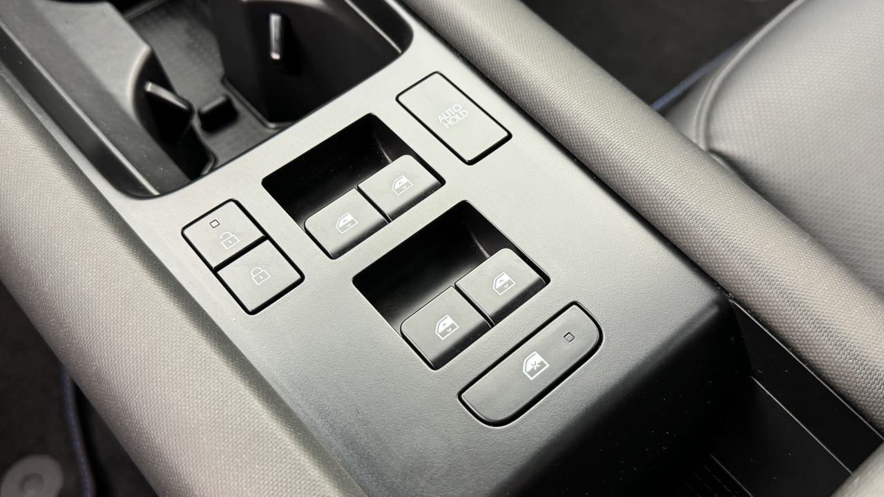 HYUNDAI Ioniq 6 77kWh Launch Edition 2WD-image-8