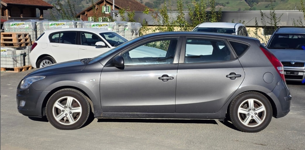 HYUNDAI i30 1.6 CRDi Style-image-4