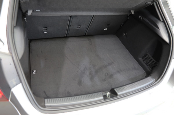 MERCEDES-BENZ A 200 7G-DCT-image-11