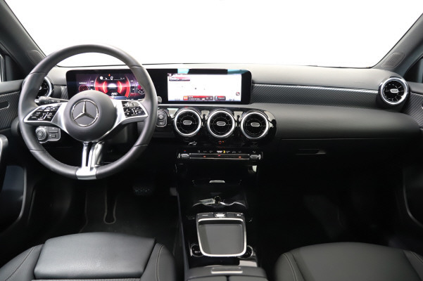 MERCEDES-BENZ A 200 7G-DCT-image-9