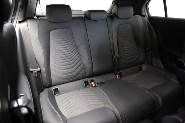 MERCEDES-BENZ A 200 7G-DCT-image-10