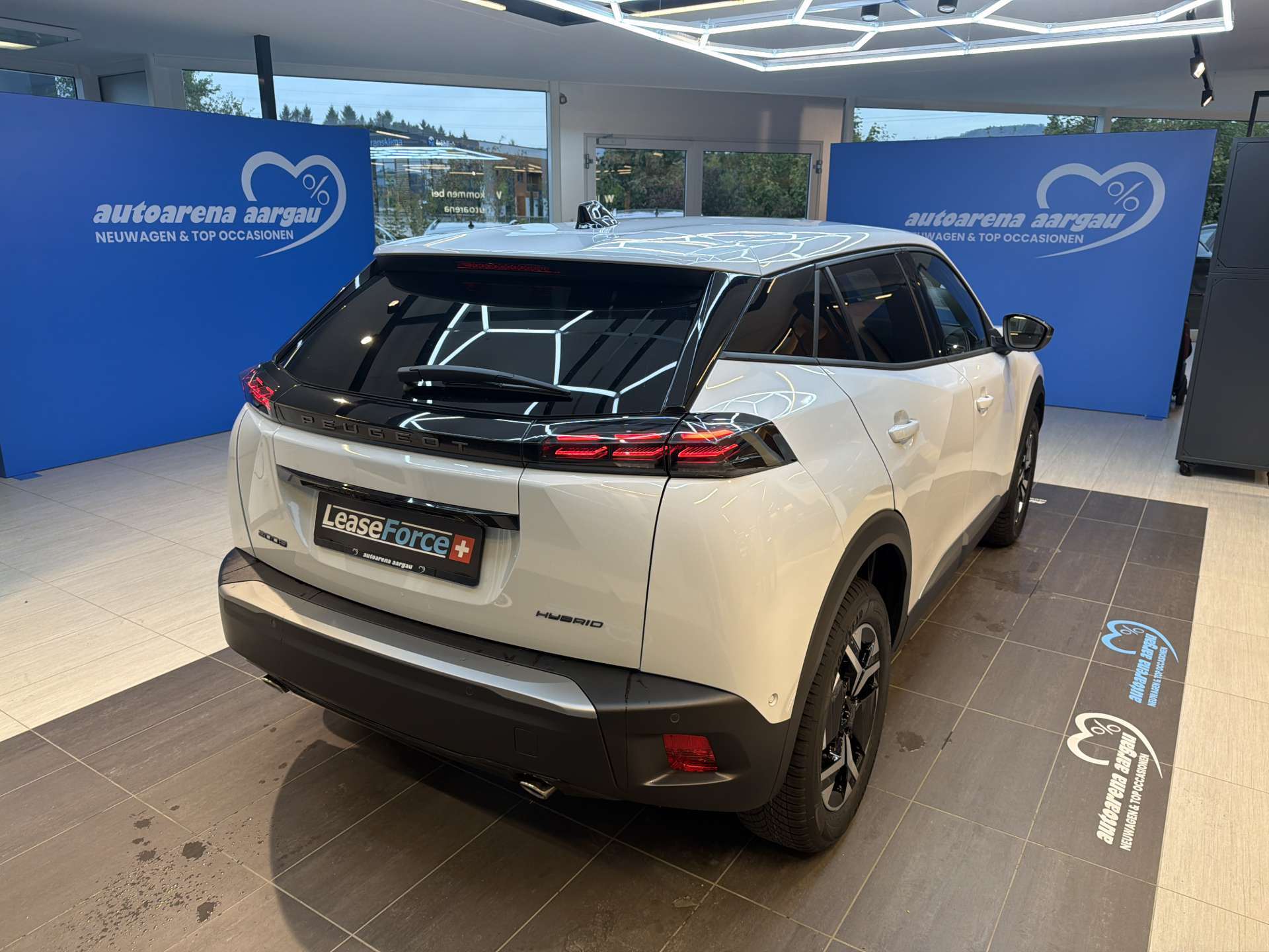 PEUGEOT 2008 1.2 145 MHEV Allure Automat-image-2
