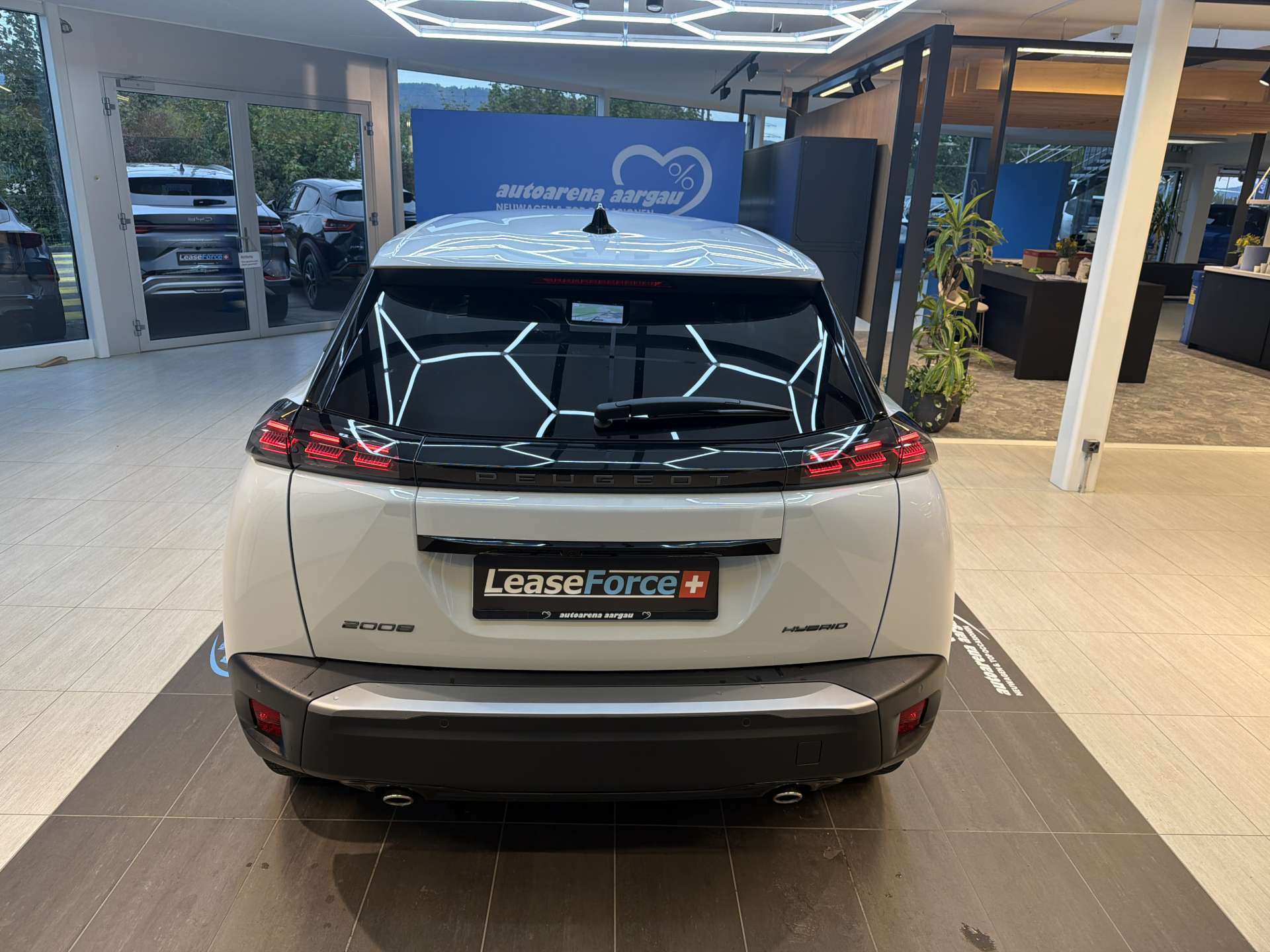 PEUGEOT 2008 1.2 145 MHEV Allure Automat-image-12