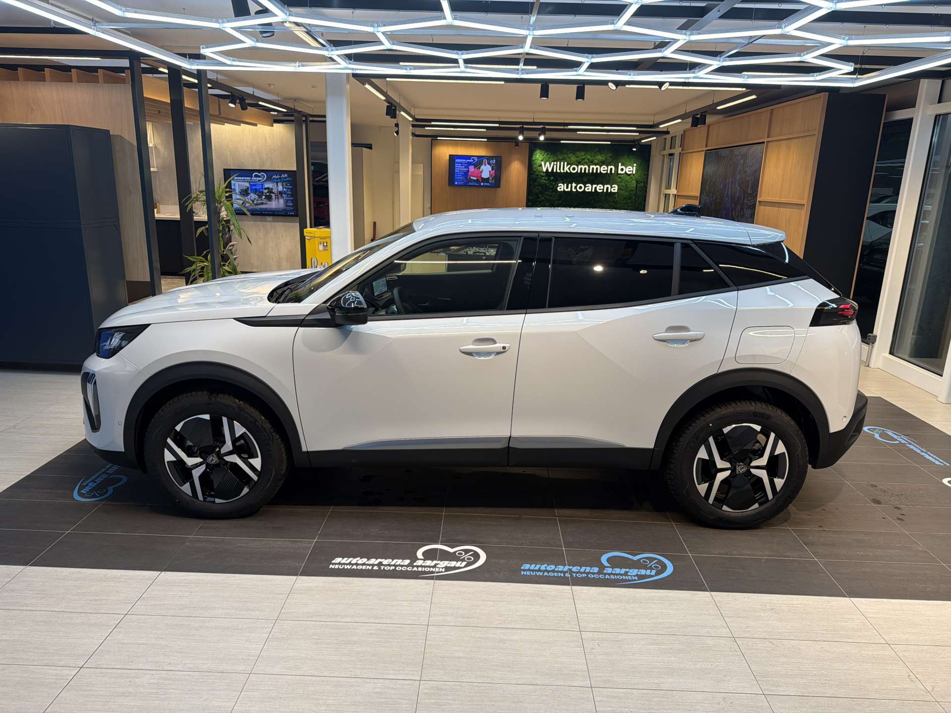 PEUGEOT 2008 1.2 145 MHEV Allure Automat-image-13
