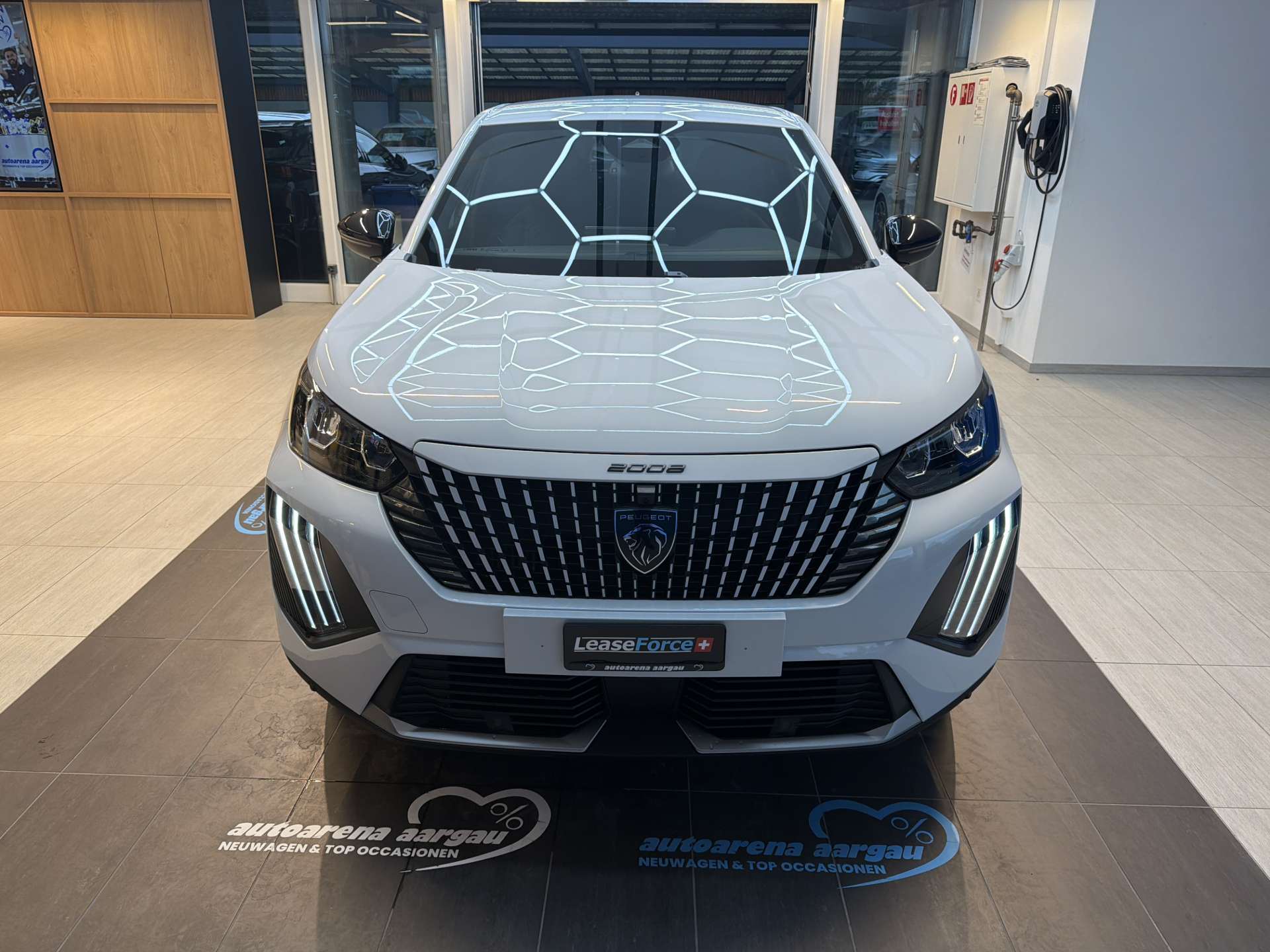 PEUGEOT 2008 1.2 145 MHEV Allure Automat-image-10