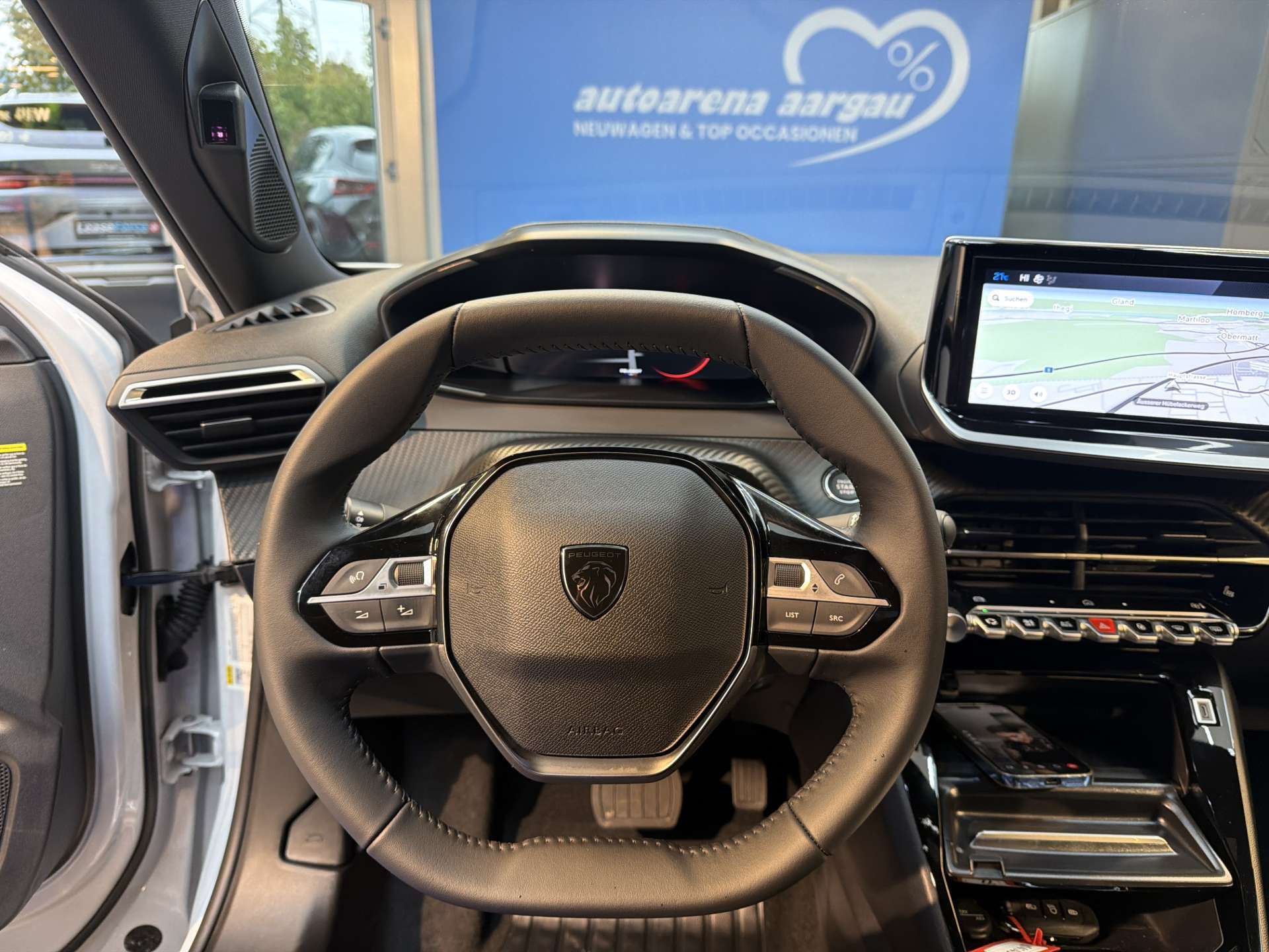 PEUGEOT 2008 1.2 145 MHEV Allure Automat-image-15