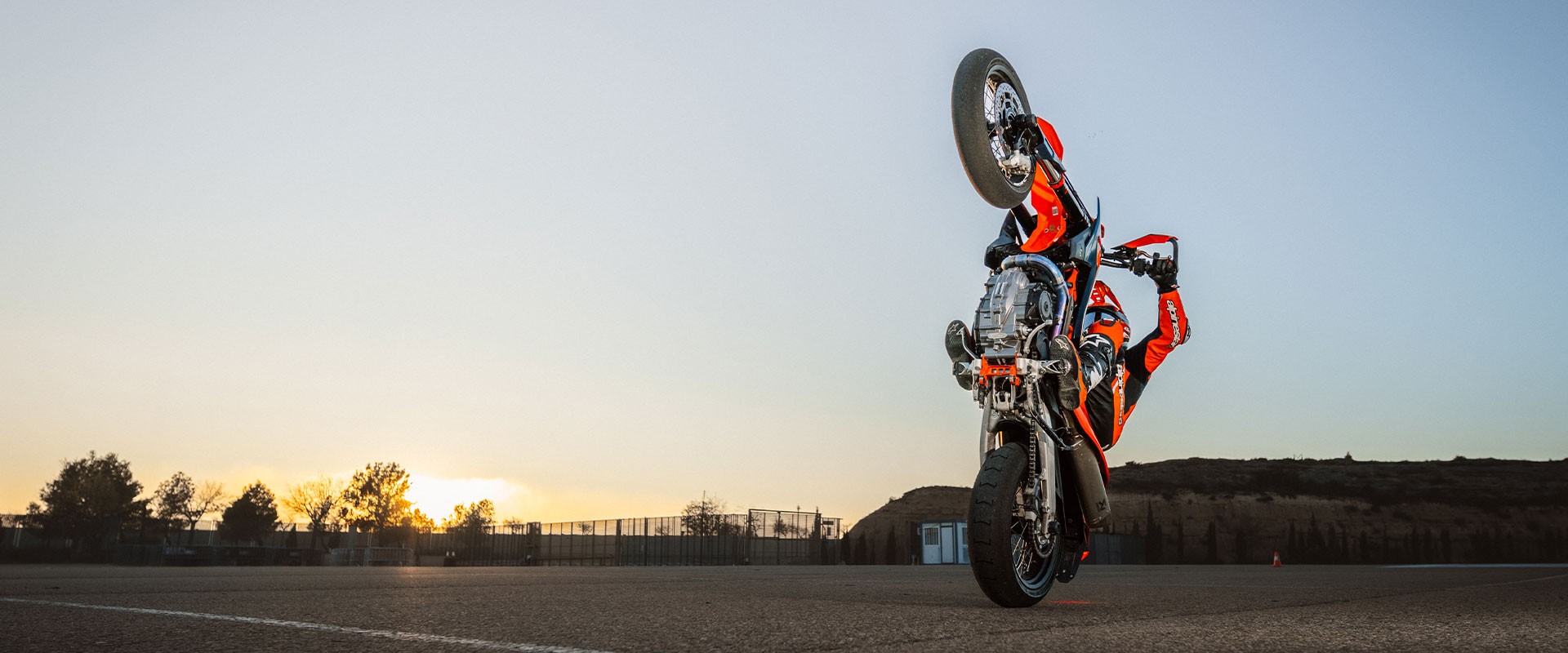KTM 690 SMC R-showroom-element-2