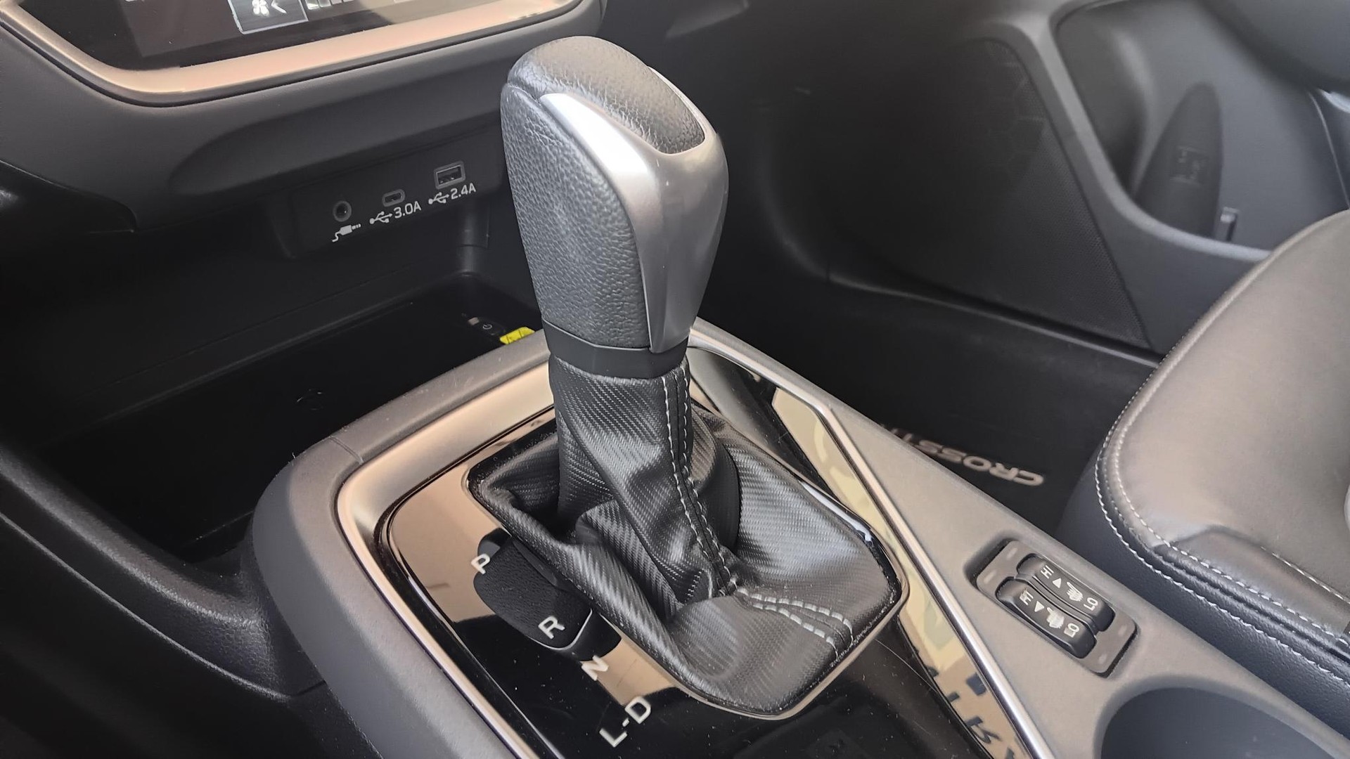 SUBARU Crosstrek 2.0 e-Boxer Luxury AWD Lineartronic-image-14