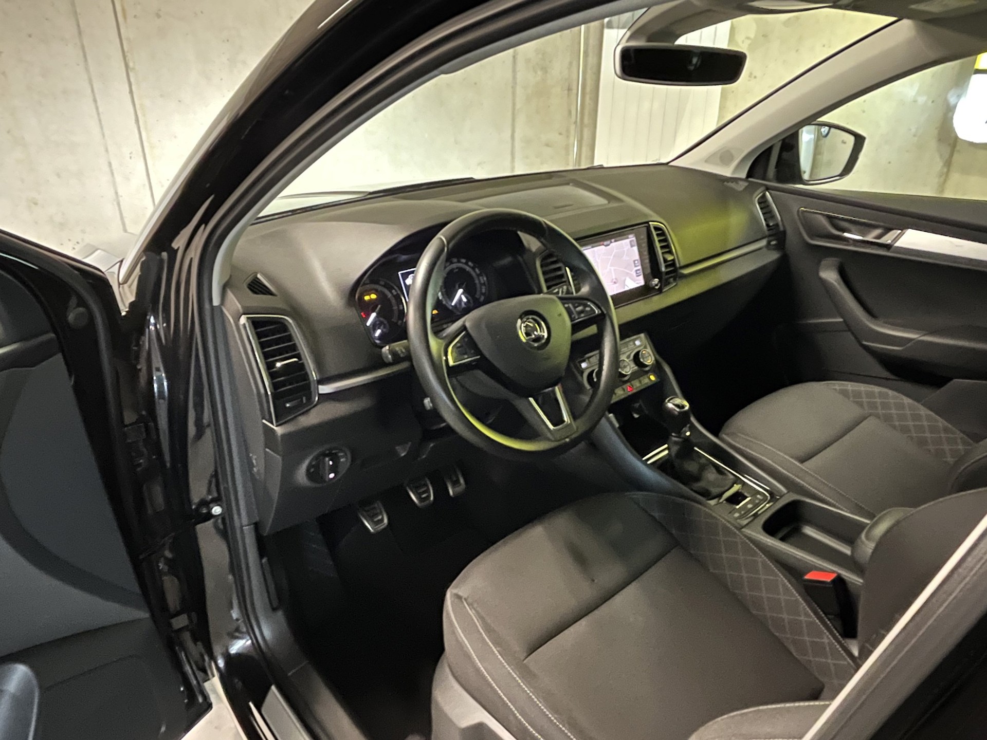 SKODA Karoq 1.0 TSI Ambition-image-3