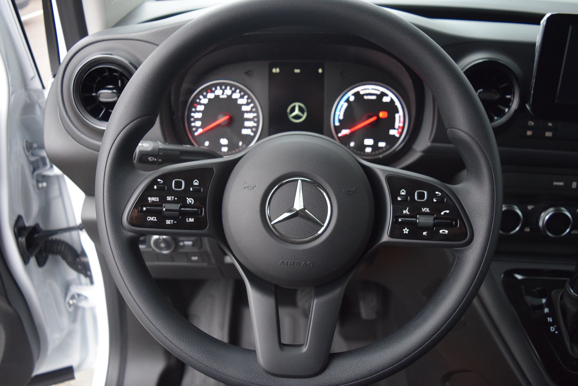 MERCEDES-BENZ eCitan Standard 2716mm-image-6