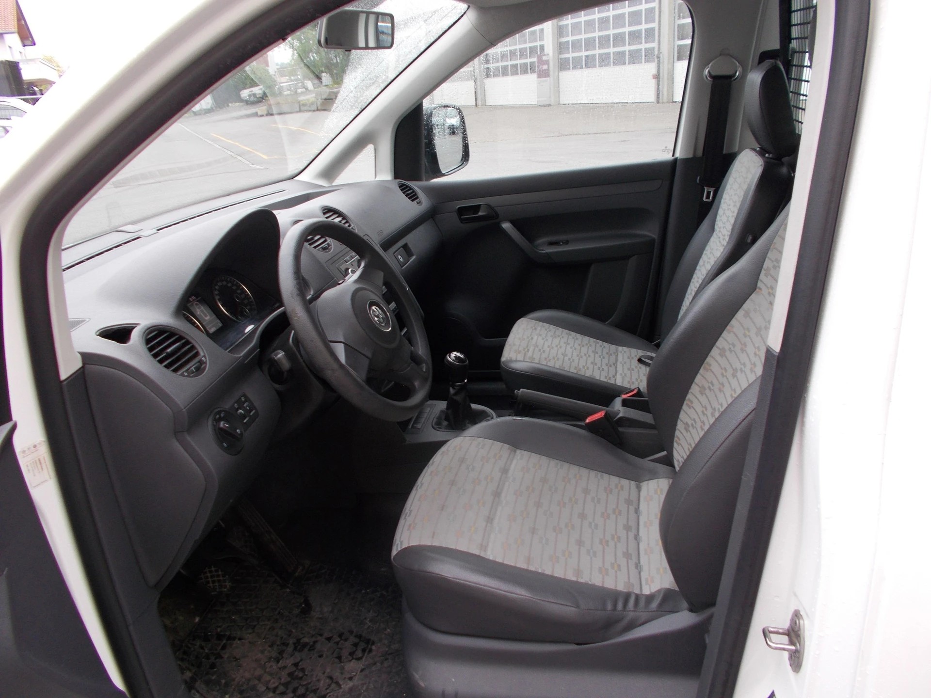 VW Caddy 2.0 TDI 4Motion-image-6