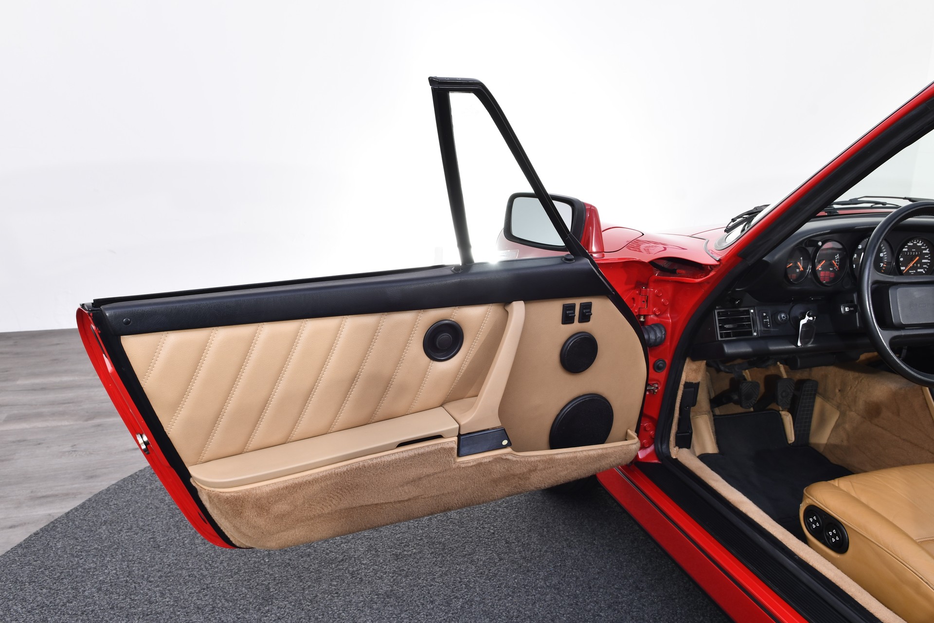 PORSCHE 911 Carrera 2 Cabrio-image-8