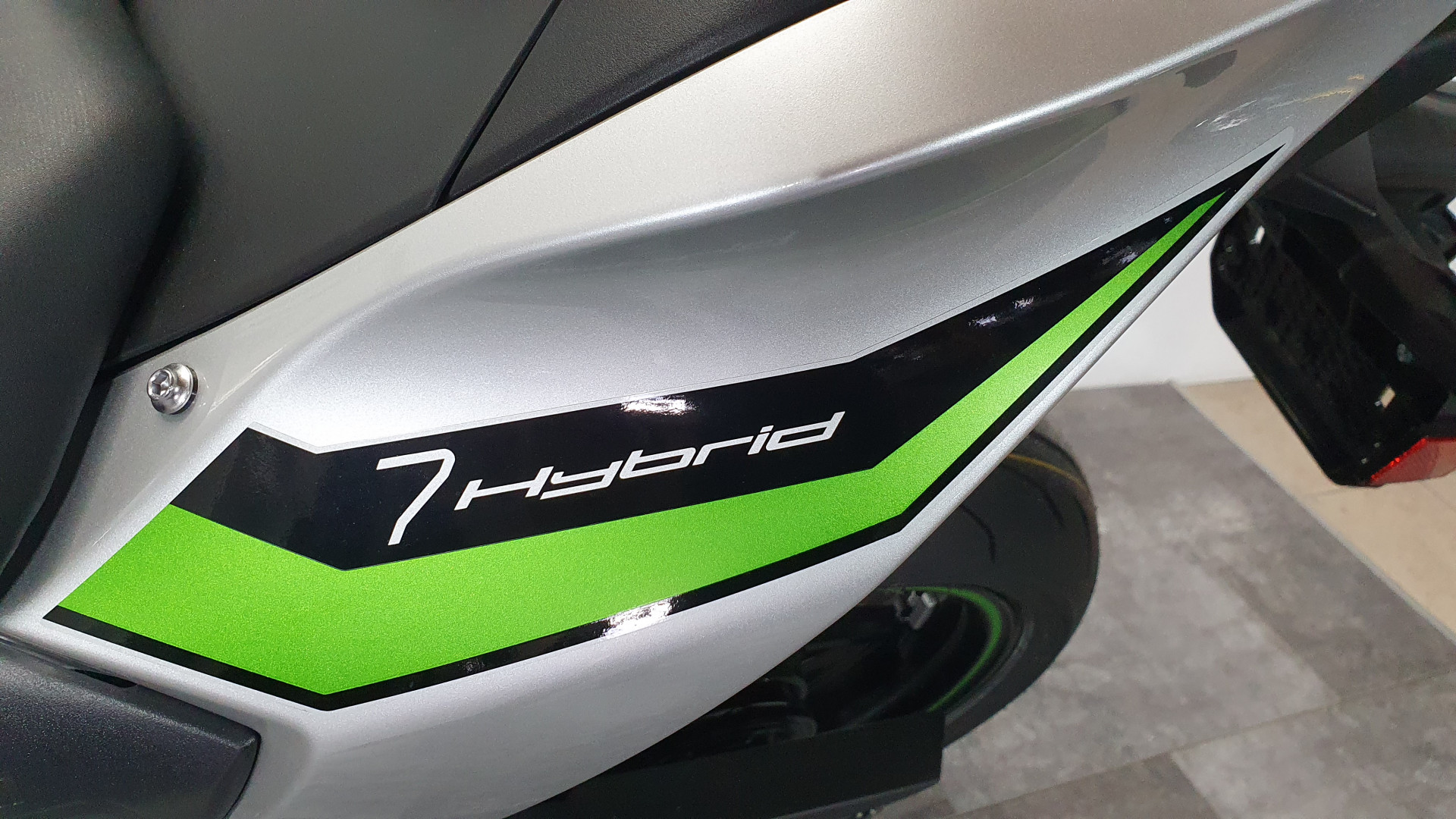 KAWASAKI Z 7 Hybrid-image-6