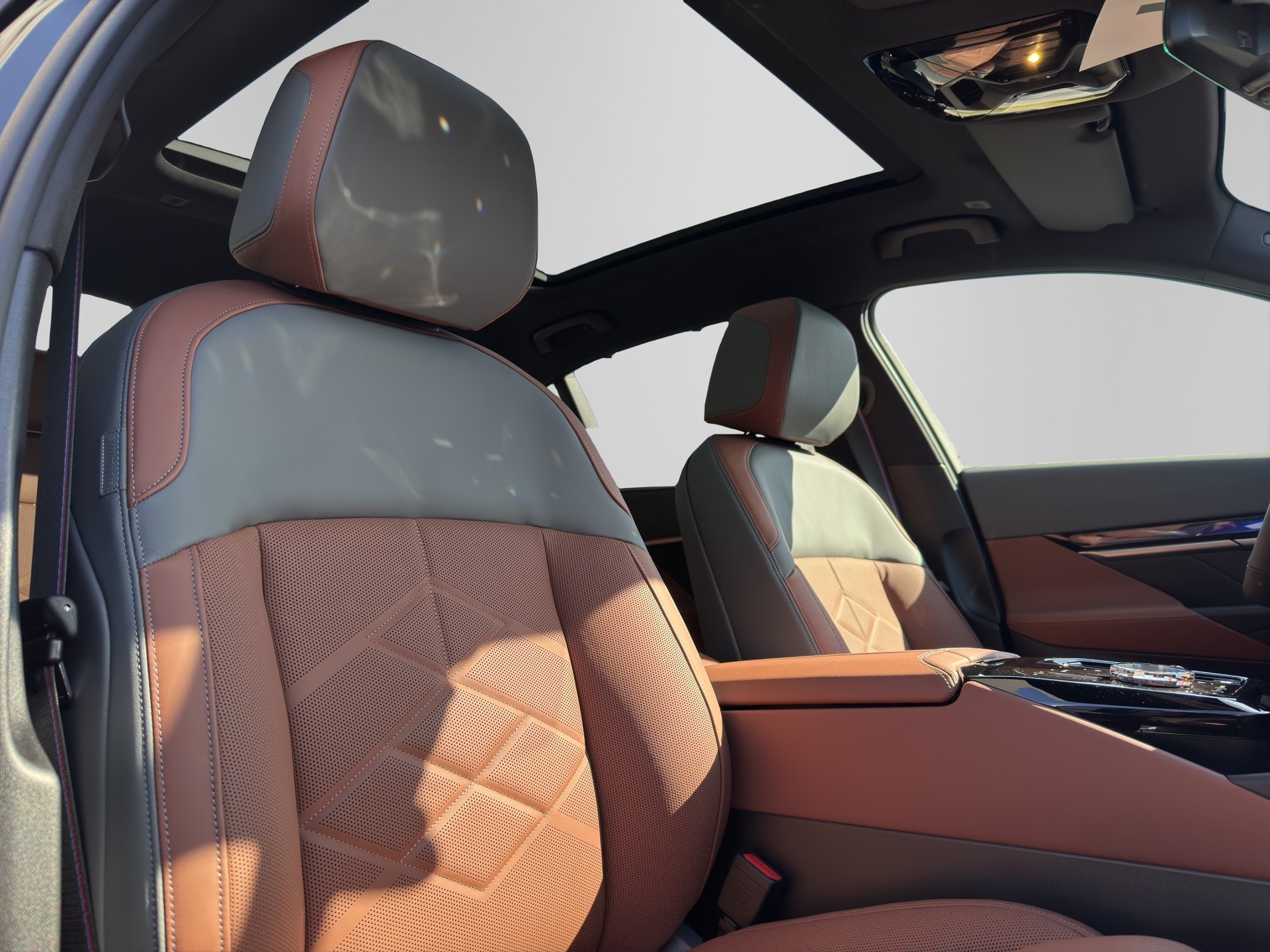 BMW i5 M60 xDrive M Sport Pro-image-16