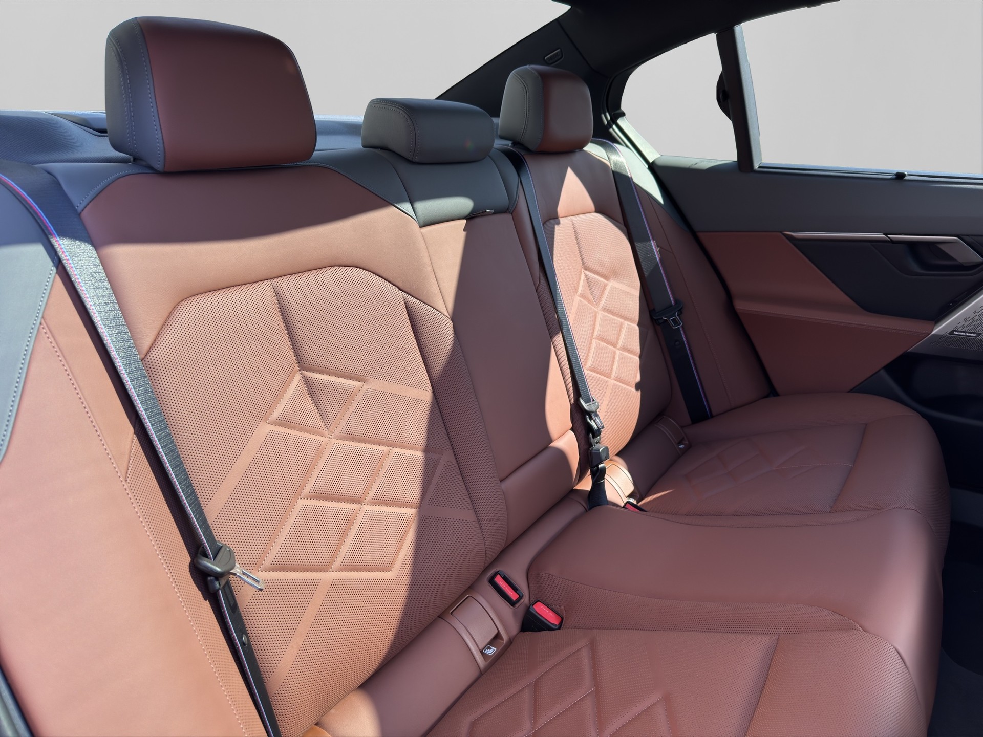 BMW i5 M60 xDrive M Sport Pro-image-17