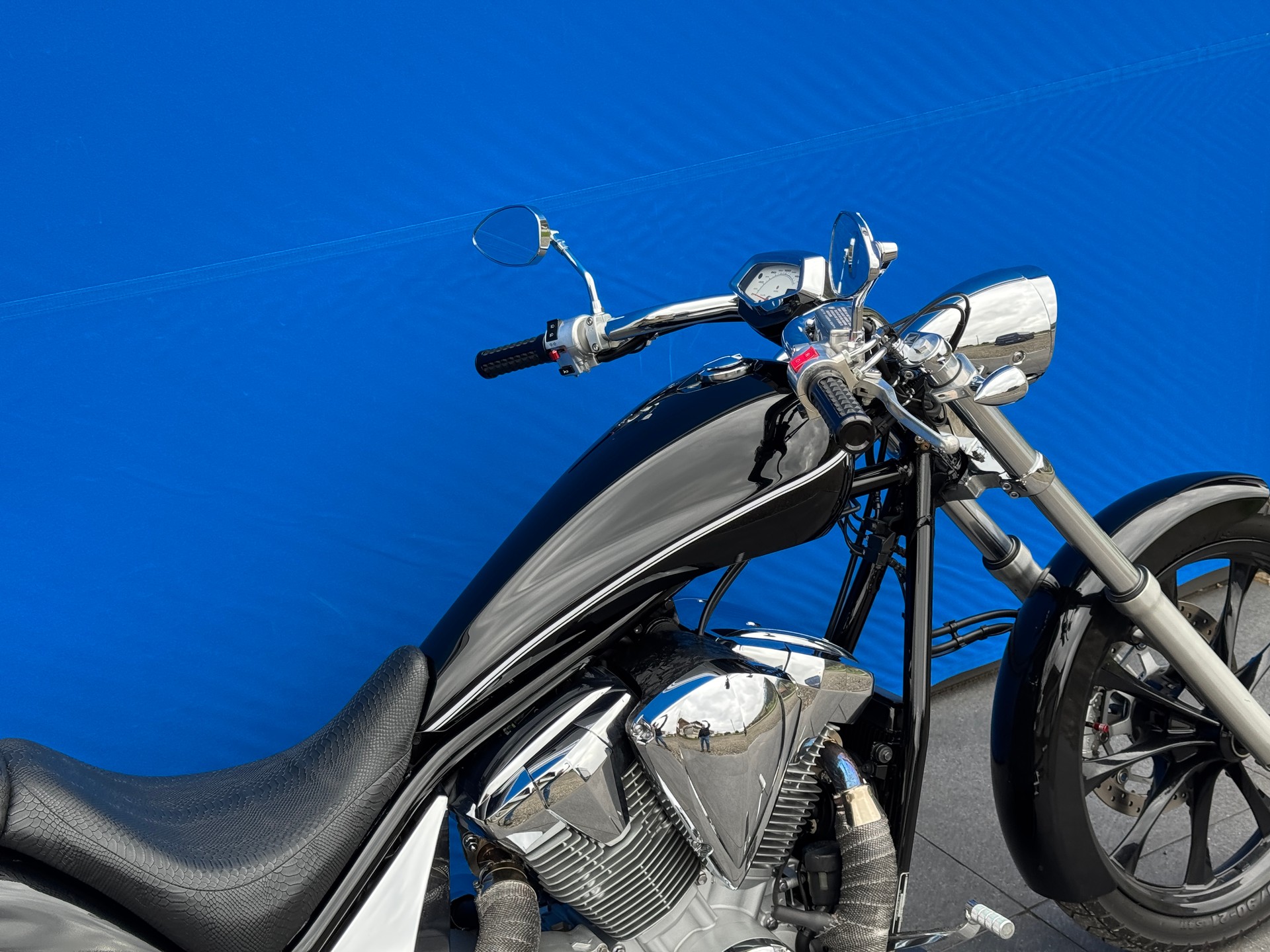HONDA VT 1300 CX ABS-showroom-element-3