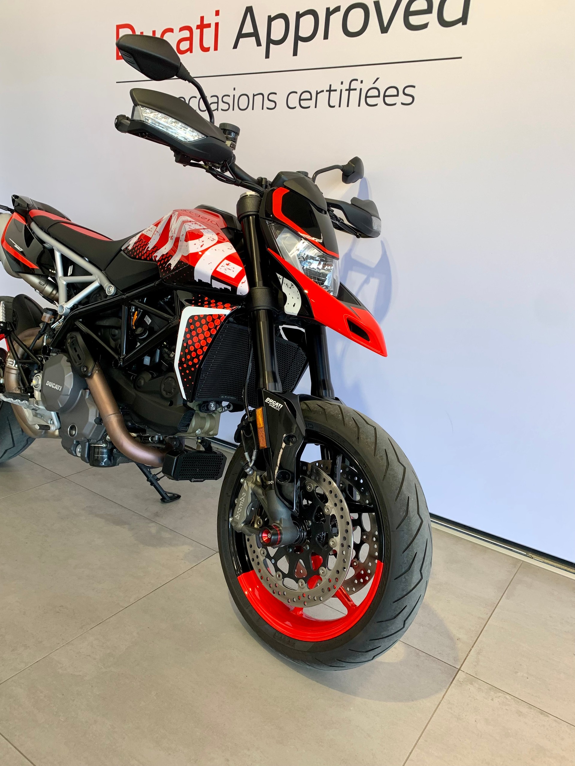 DUCATI Hypermotard 950 RVE-showroom-element-3