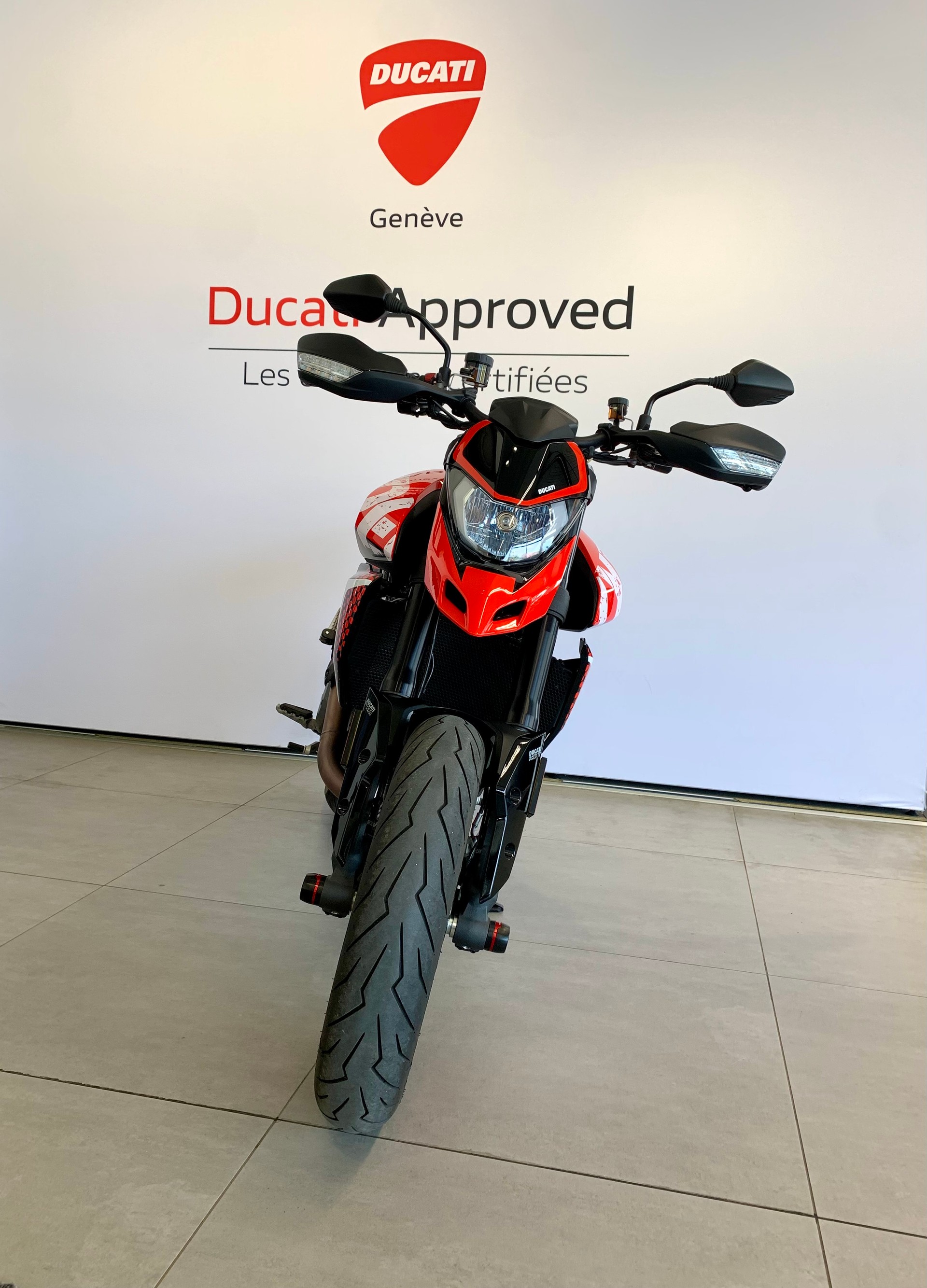 DUCATI Hypermotard 950 RVE-showroom-element-2