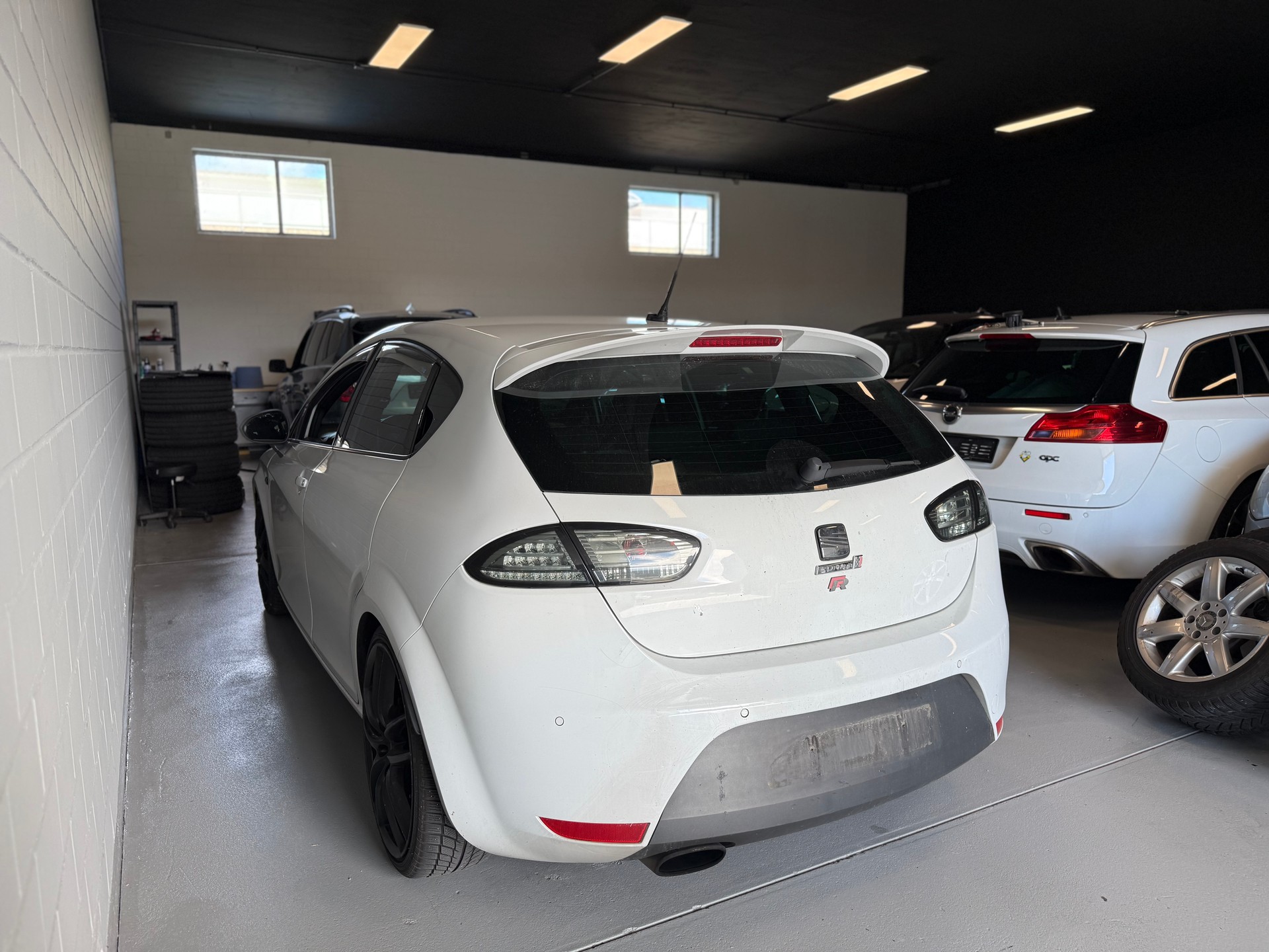 SEAT Leon 2.0 TSI Cupra R310 World Champion Edition-image-3