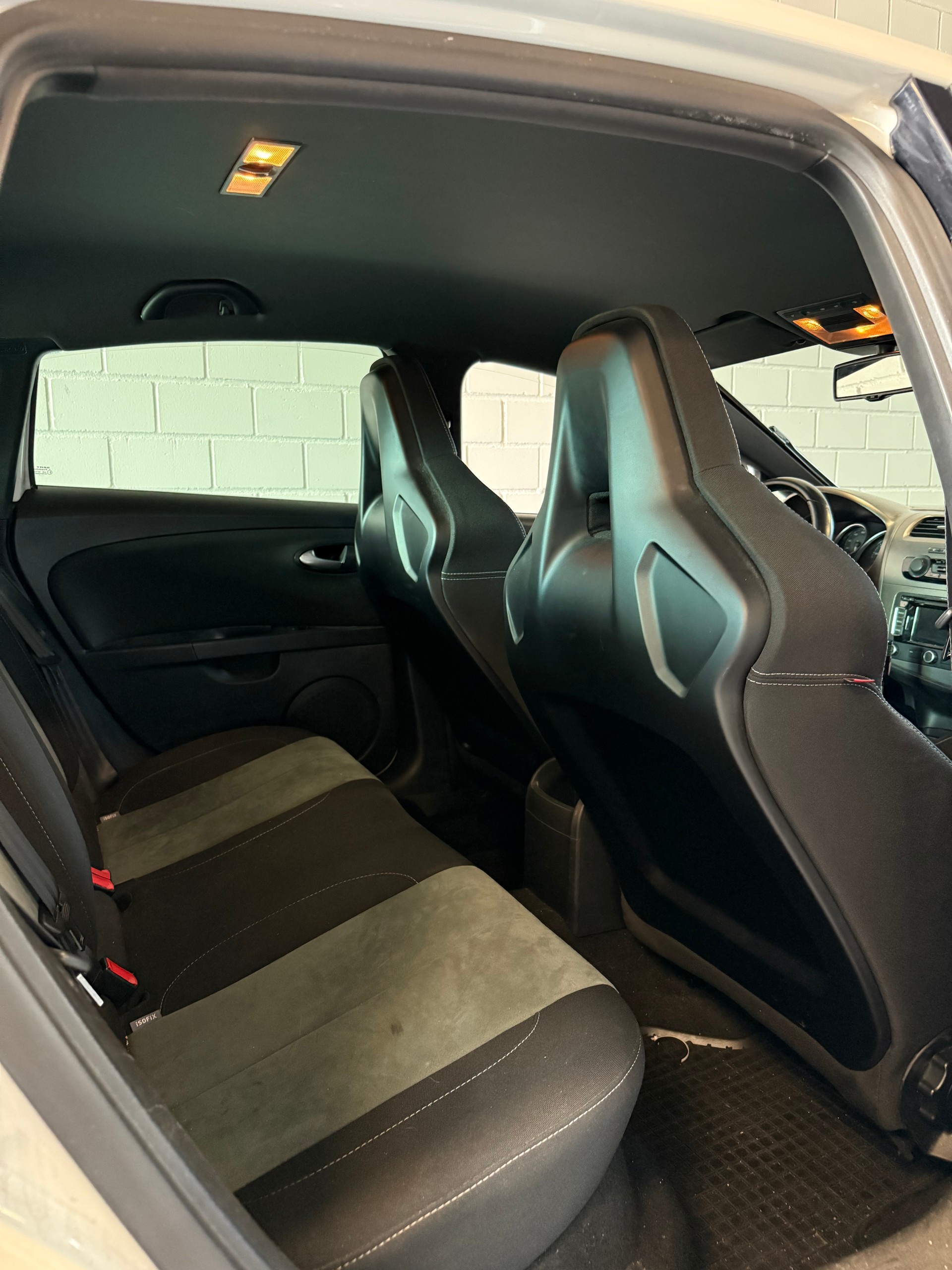 SEAT Leon 2.0 TSI Cupra R310 World Champion Edition-image-6