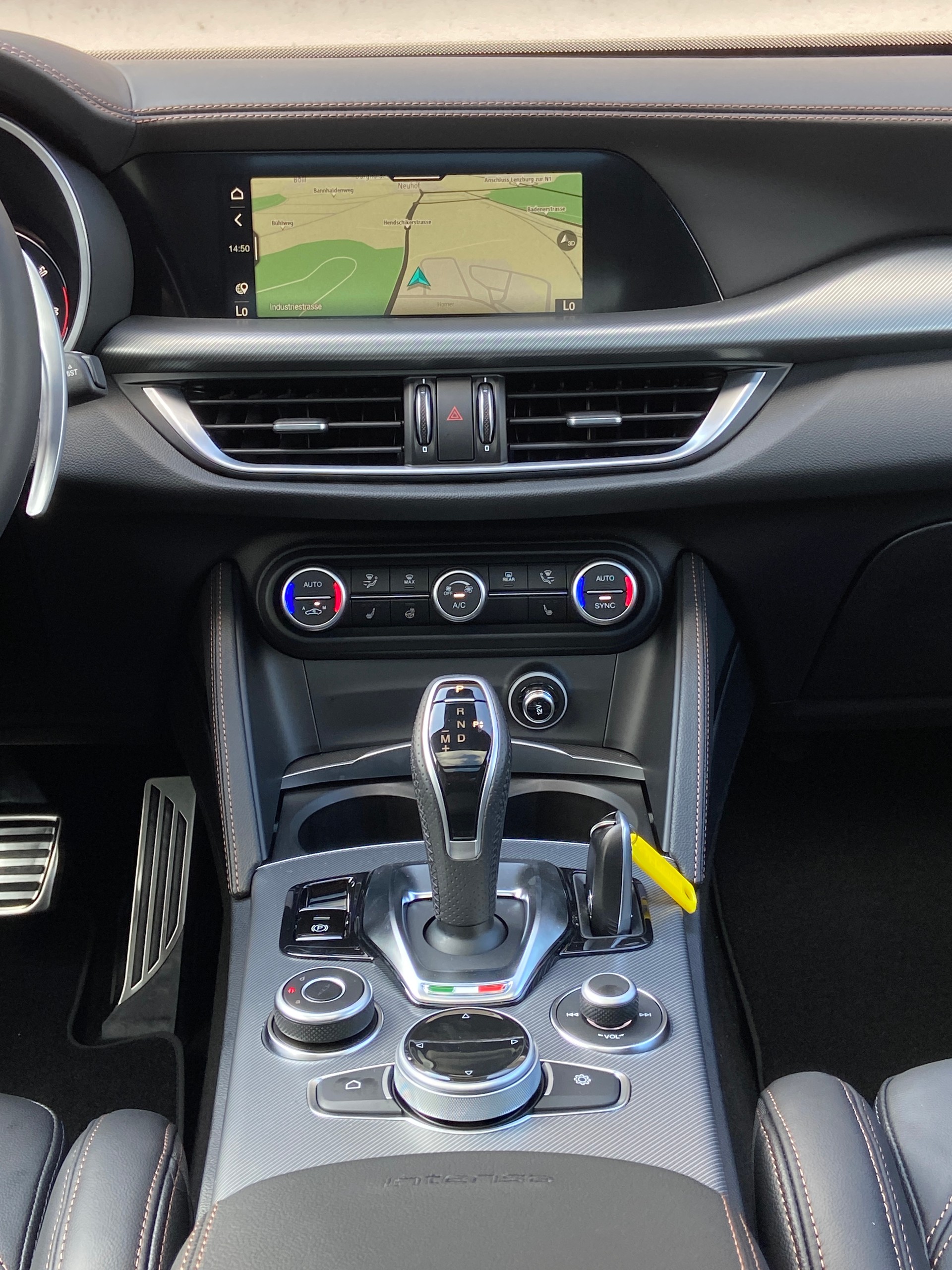 ALFA ROMEO Stelvio 2.0 Intensa Sky Q4 AT8-image-11