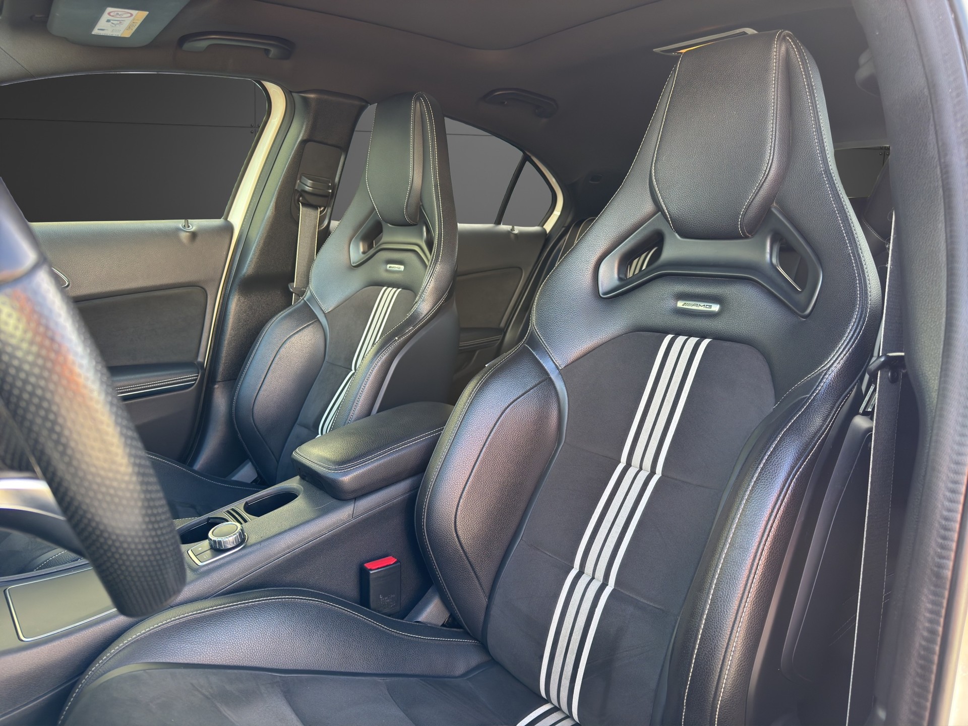 MERCEDES-BENZ A 220 AMG Line 4Matic 7G-DCT-image-19