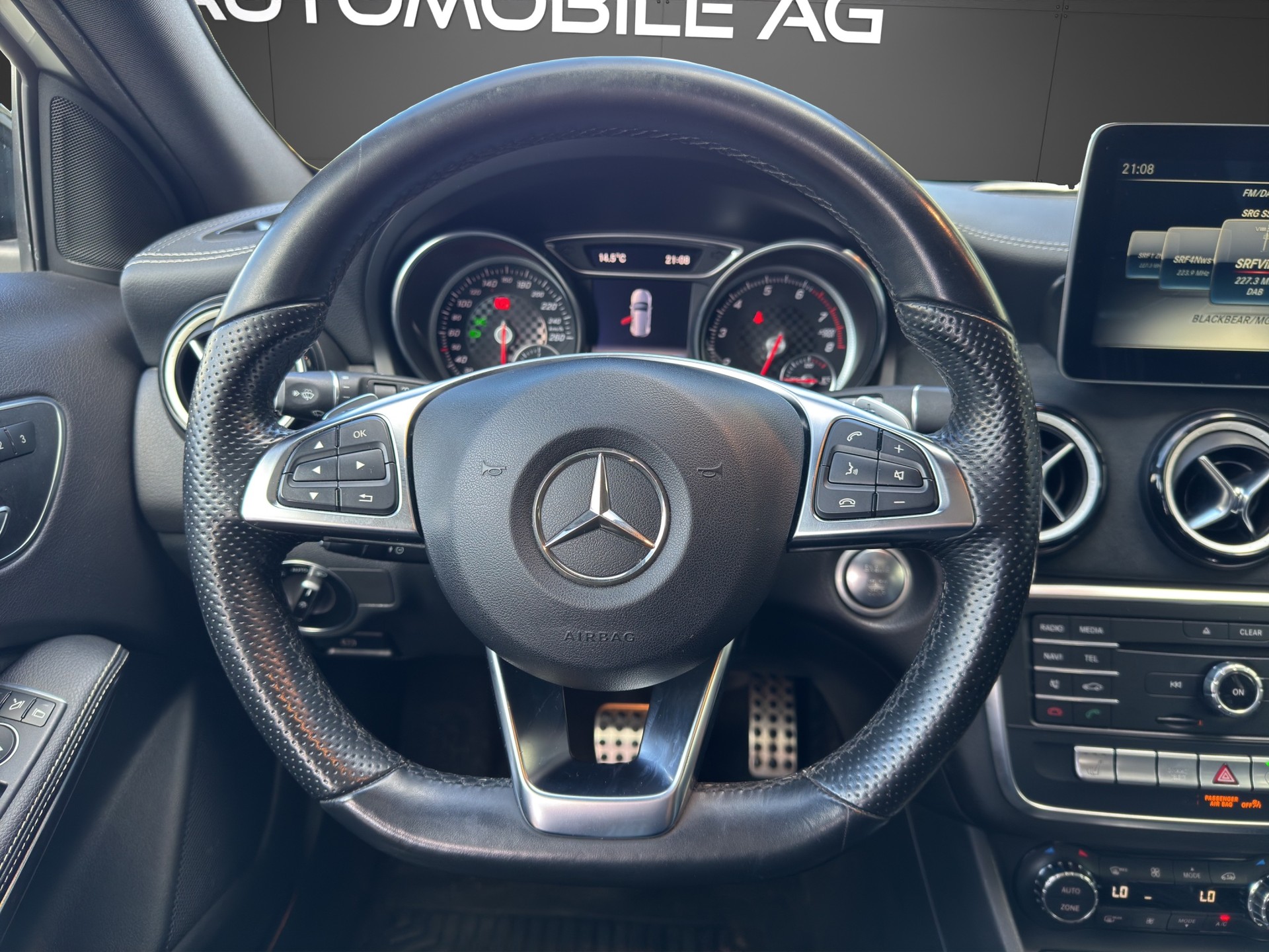 MERCEDES-BENZ A 220 AMG Line 4Matic 7G-DCT-image-11