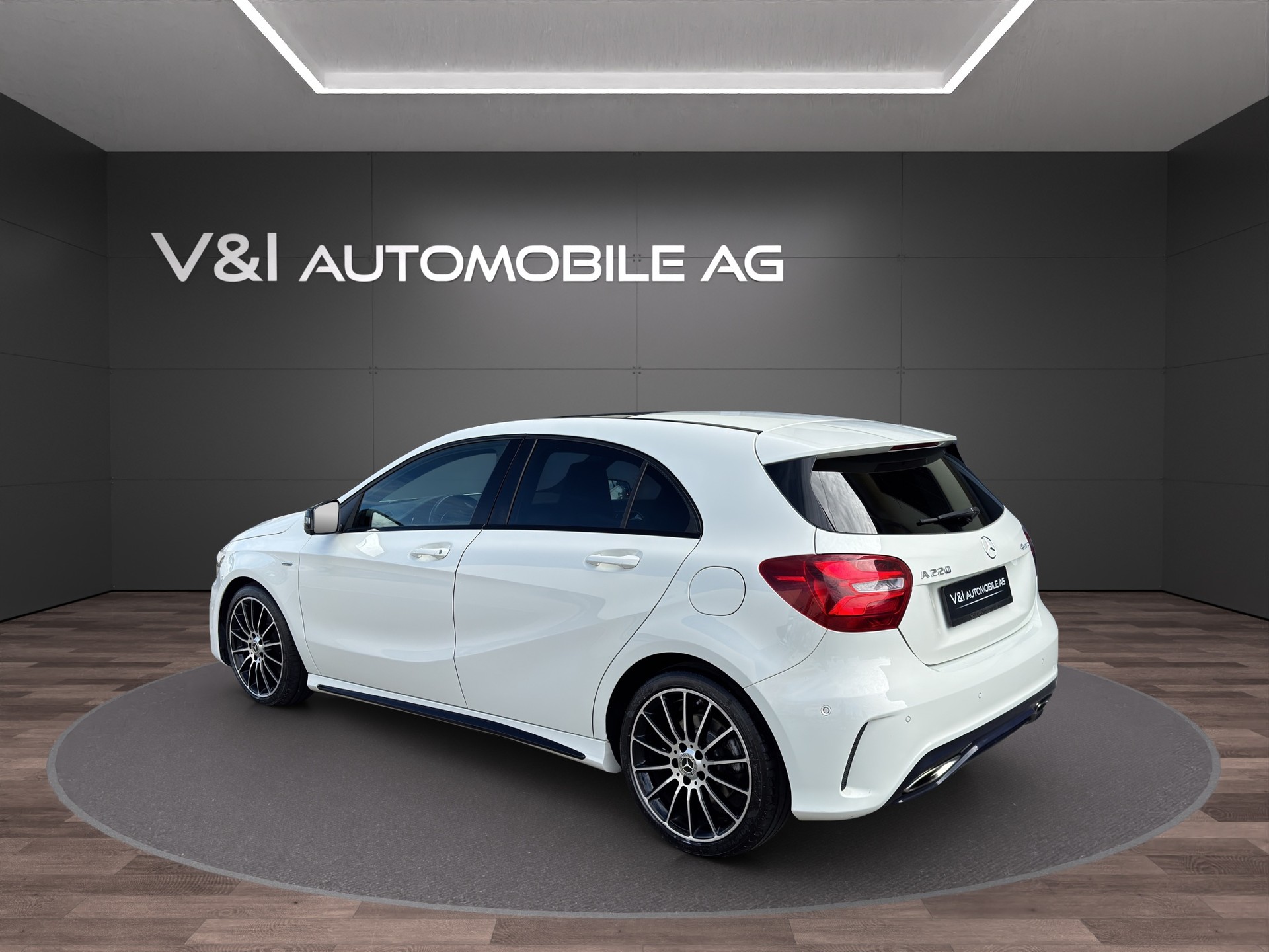 MERCEDES-BENZ A 220 AMG Line 4Matic 7G-DCT-image-3