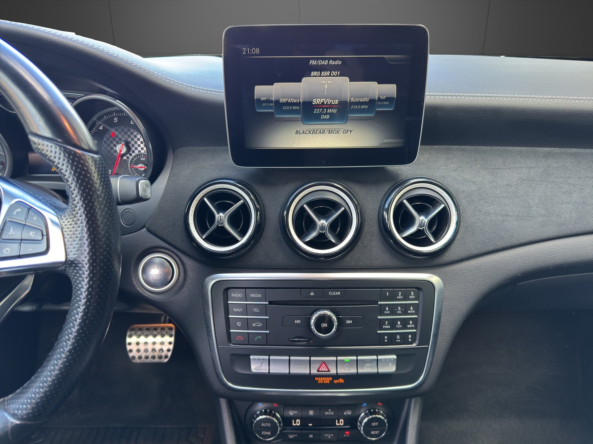MERCEDES-BENZ A 220 AMG Line 4Matic 7G-DCT-image-12