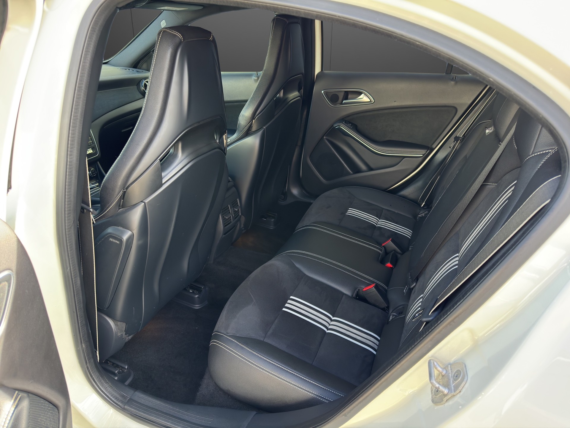 MERCEDES-BENZ A 220 AMG Line 4Matic 7G-DCT-image-20