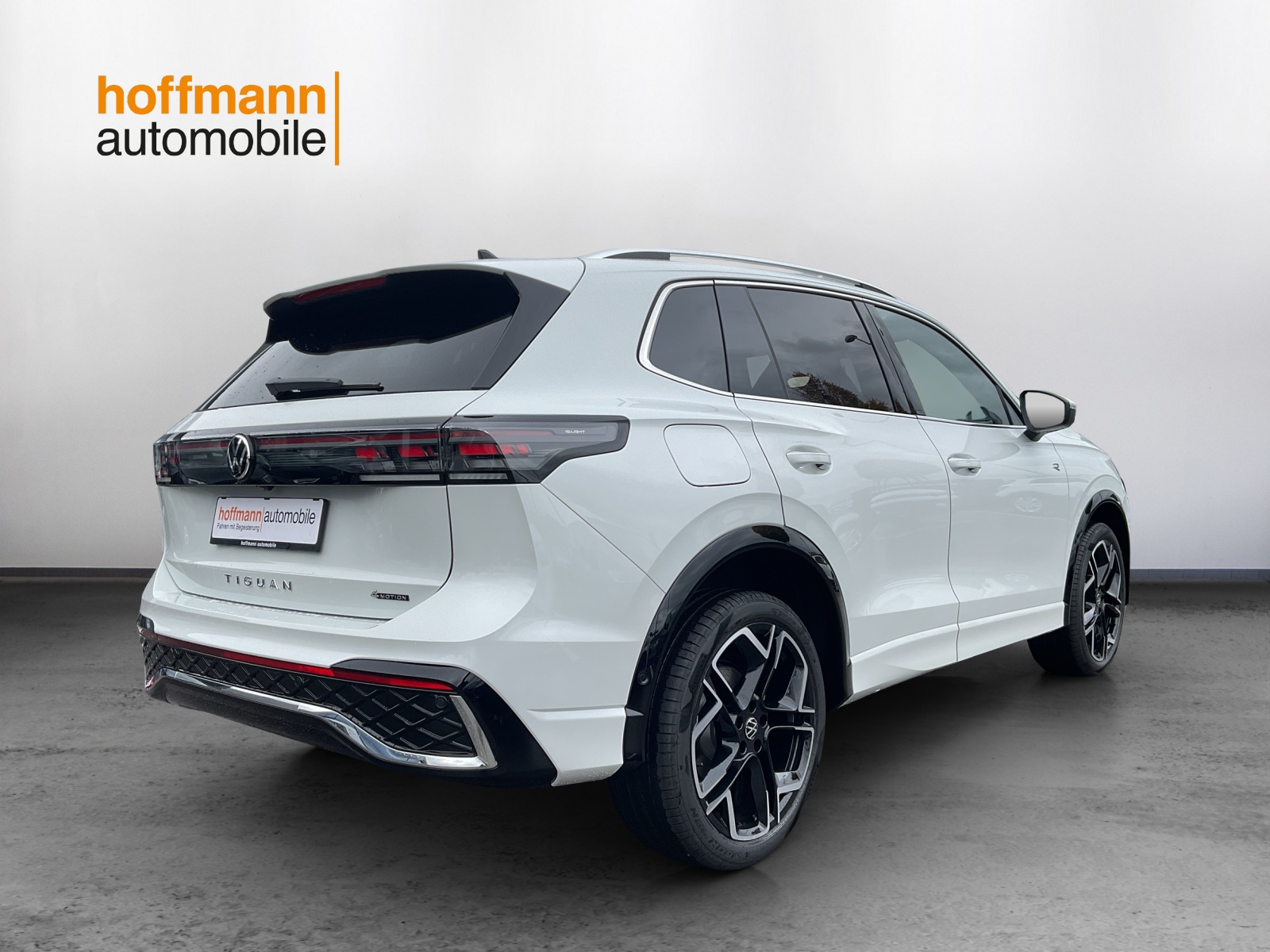 VW Tiguan 2.0 TSI DSG R-Line 4Motion-image-3