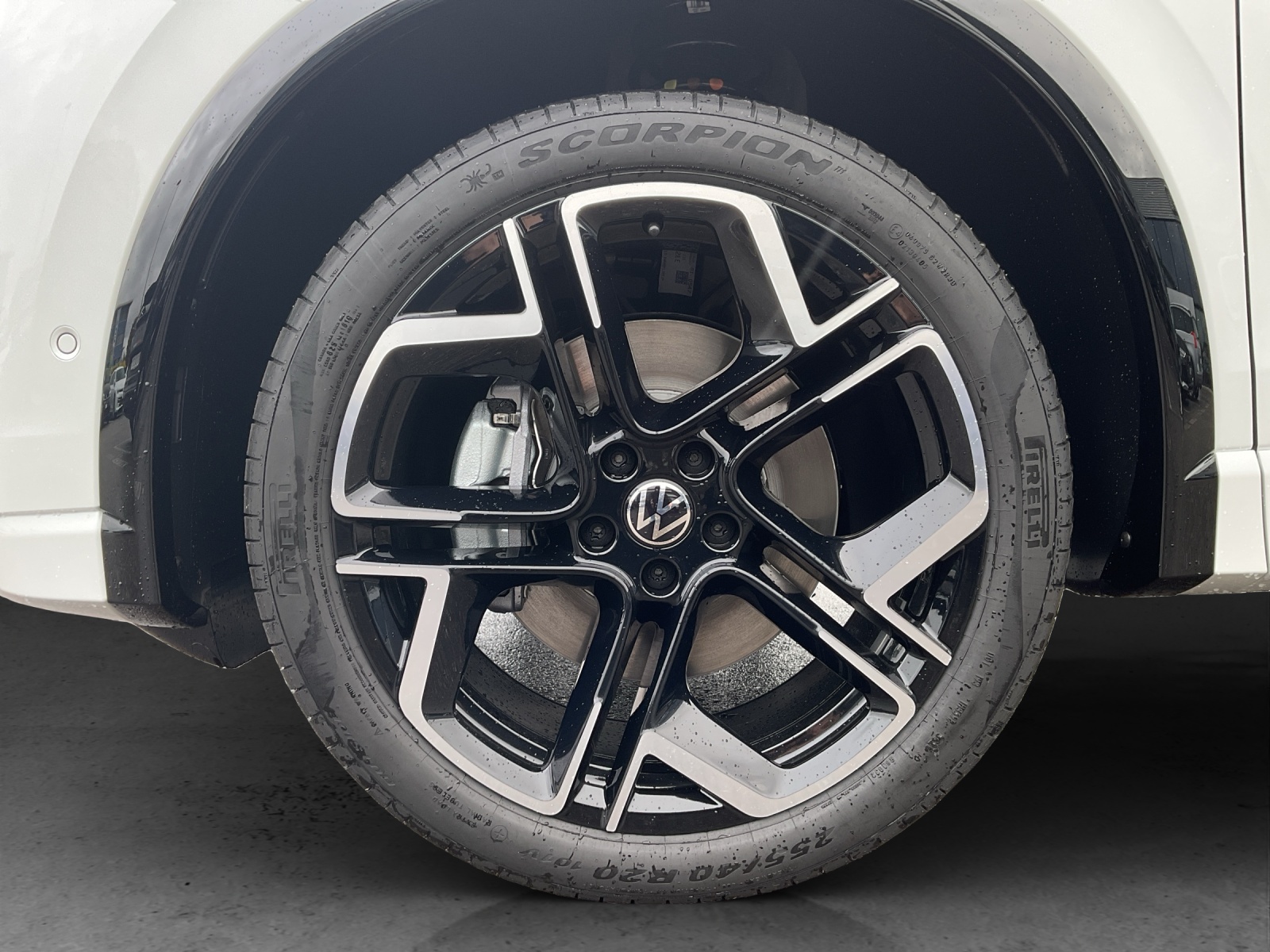 VW Tiguan 2.0 TSI DSG R-Line 4Motion-image-12
