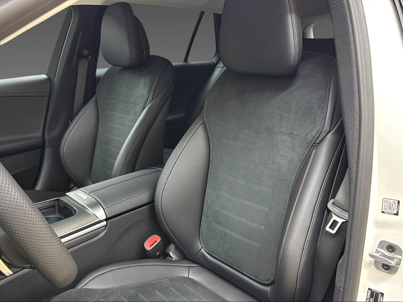 MERCEDES-BENZ C 220 d 4Matic T-Modell Swiss Star-image-9