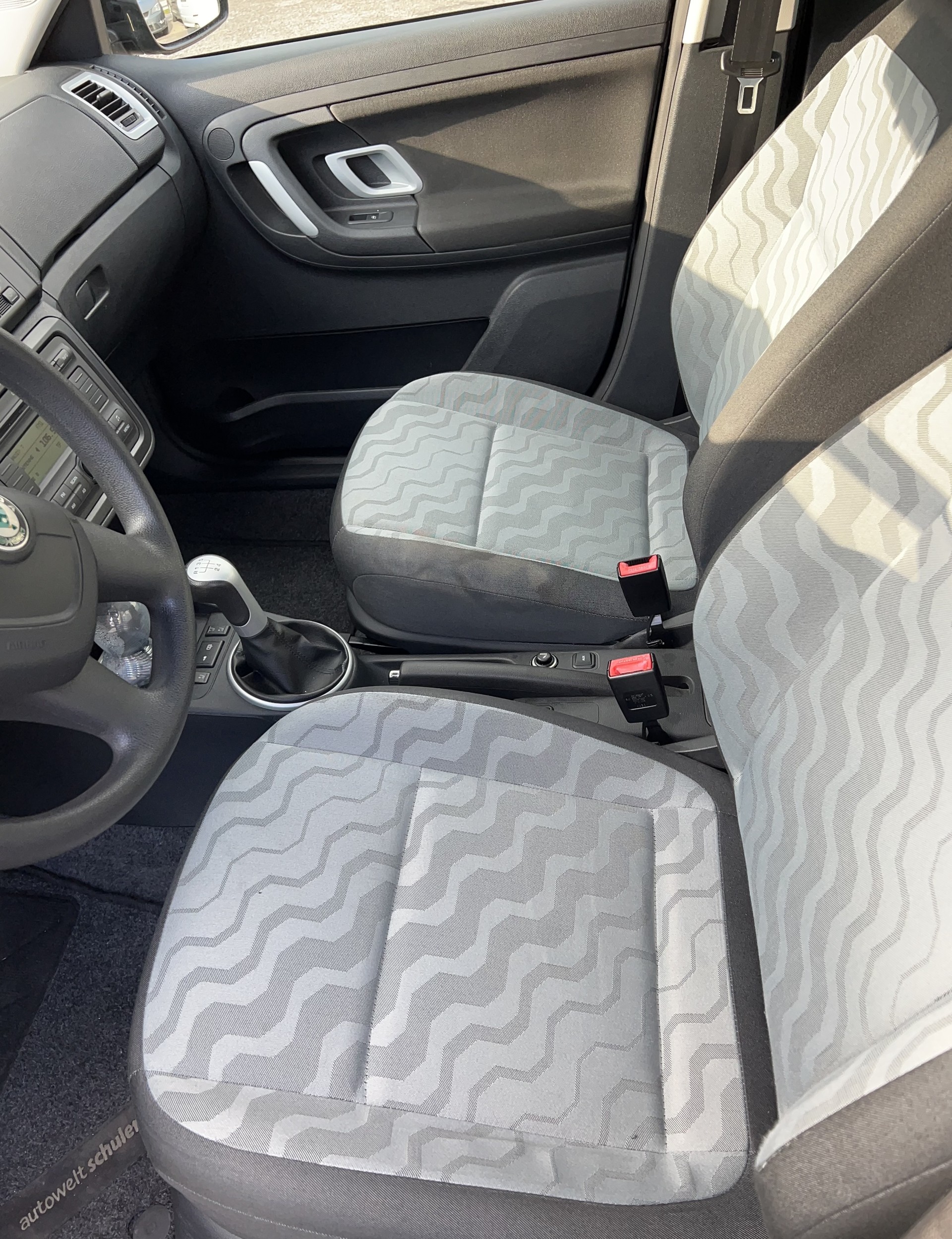 SKODA Fabia 1.4 Elegance-image-5