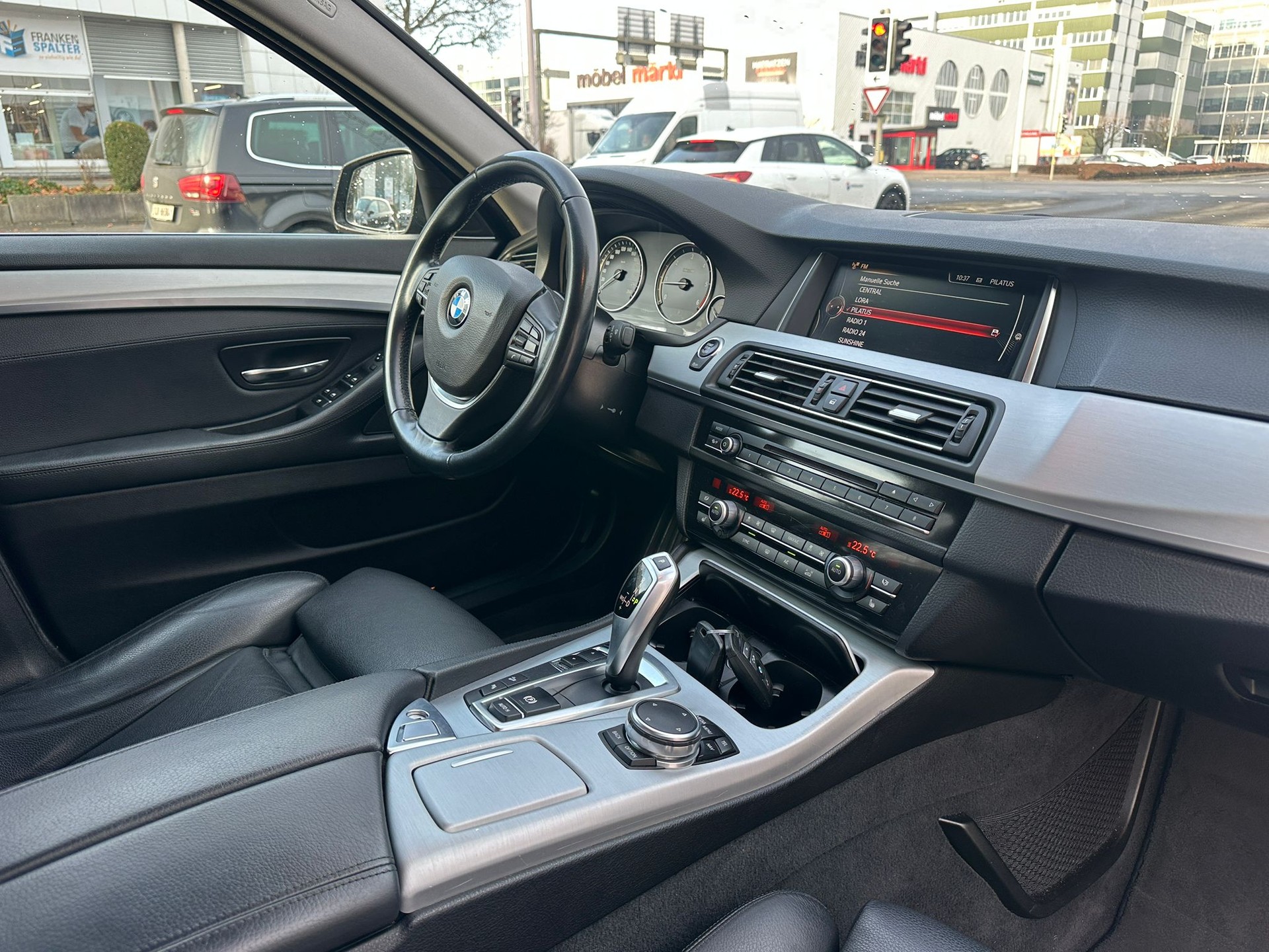 BMW 525d Touring xDrive Luxury Line Steptronic-image-10