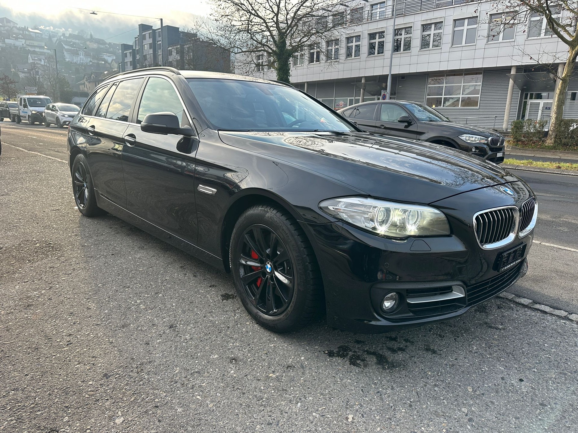 BMW 525d Touring xDrive Luxury Line Steptronic-image-1
