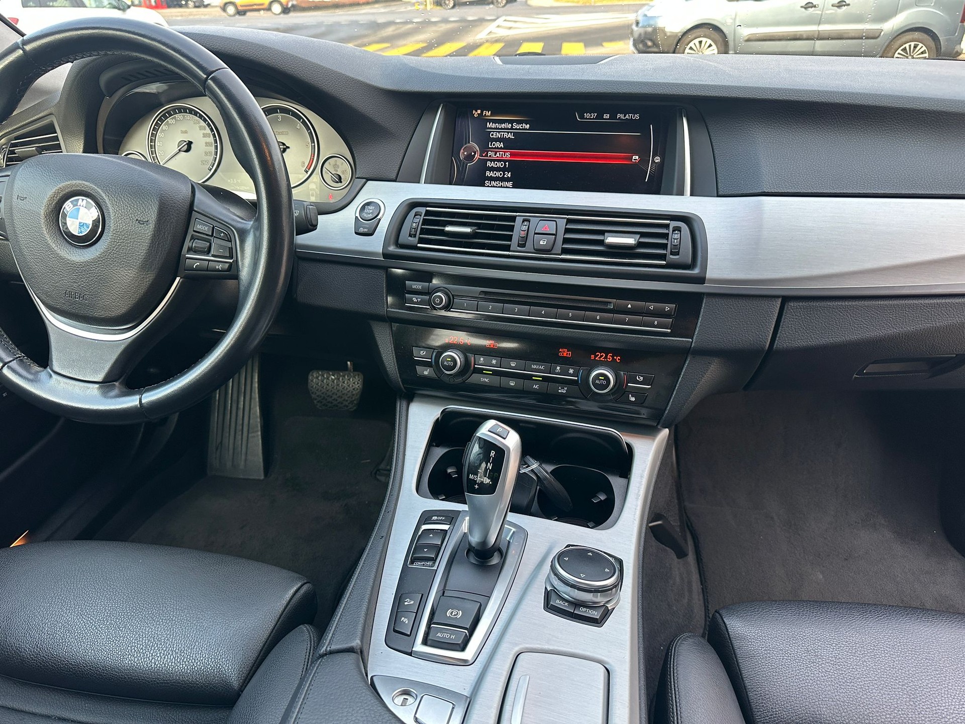 BMW 525d Touring xDrive Luxury Line Steptronic-image-12