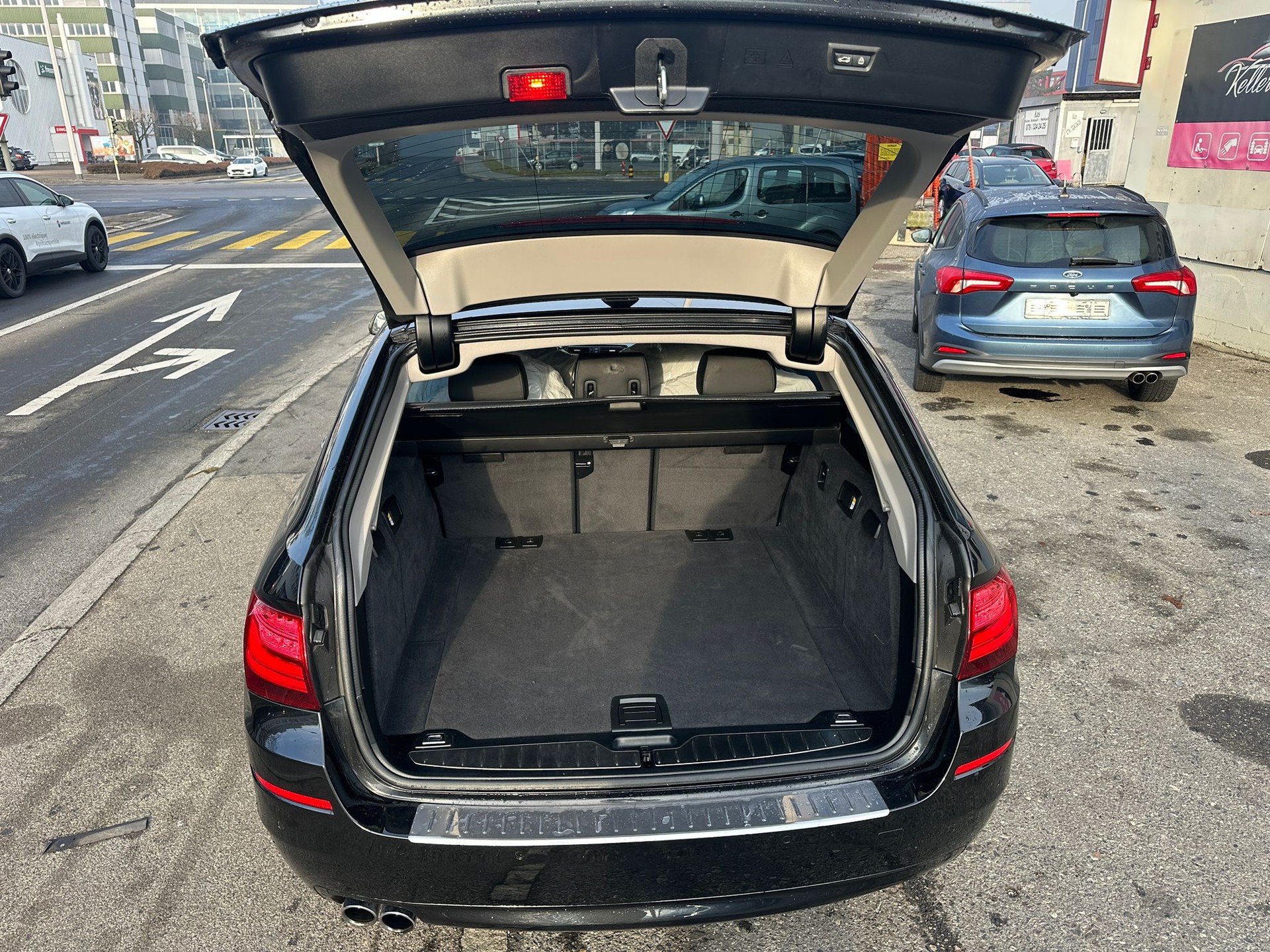 BMW 525d Touring xDrive Luxury Line Steptronic-image-7