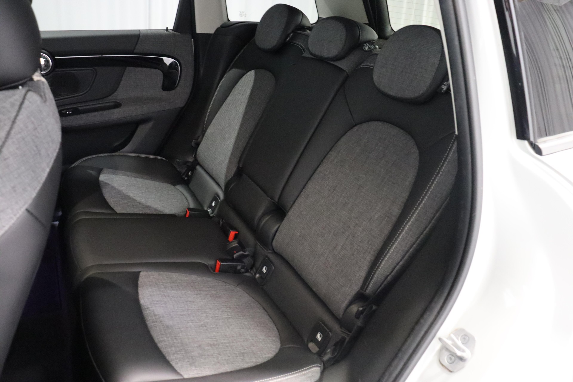 MINI Countryman F60 1.5i Cooper S E ALL4-image-8