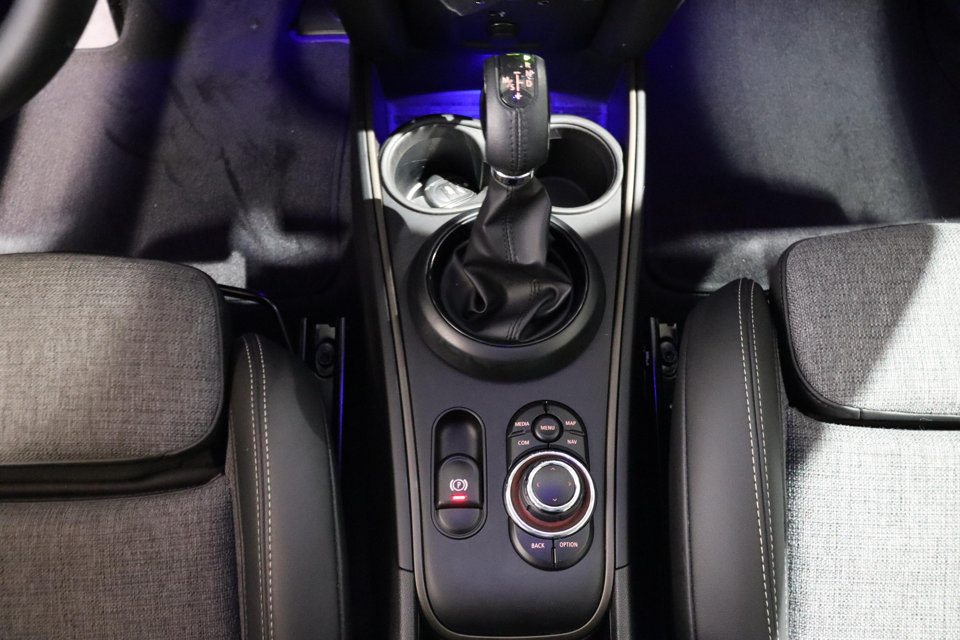 MINI Countryman F60 1.5i Cooper S E ALL4-image-12